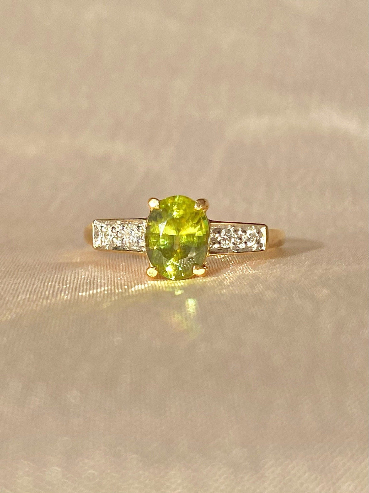 Vintage 18k Peridot Diamond Ring