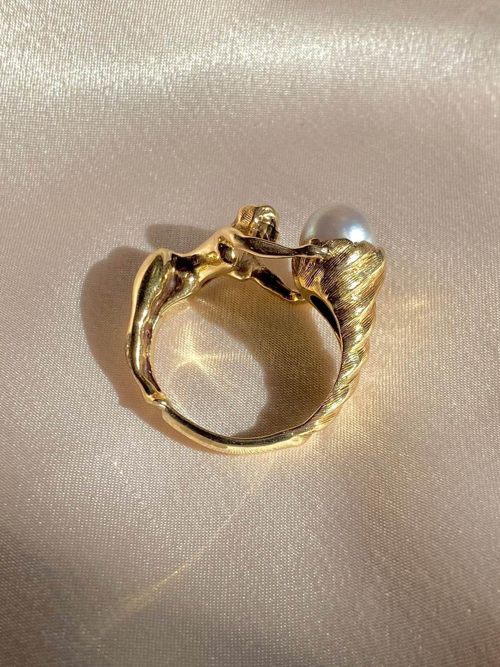 Vintage 9k Pearl Mermaid Conch Shell Ring