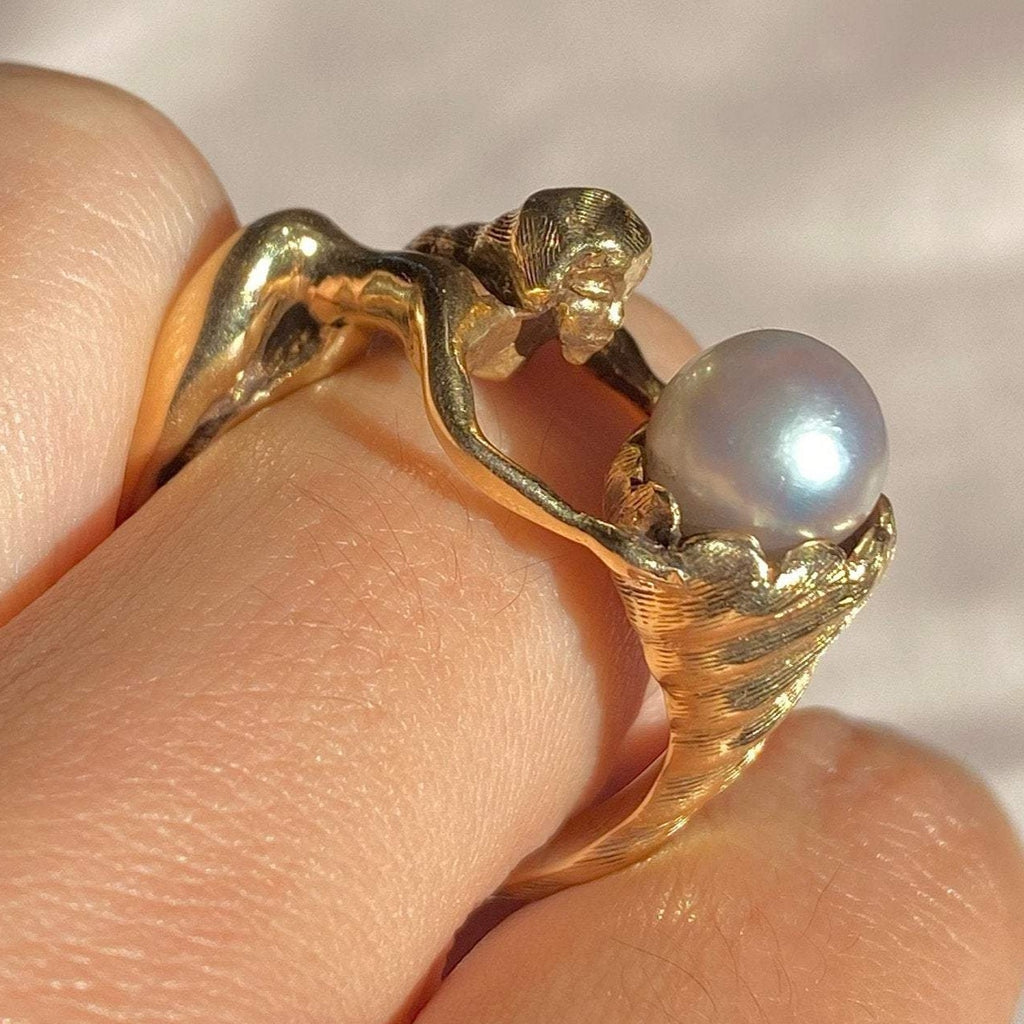Vintage 9k Pearl Mermaid Conch Shell Ring
