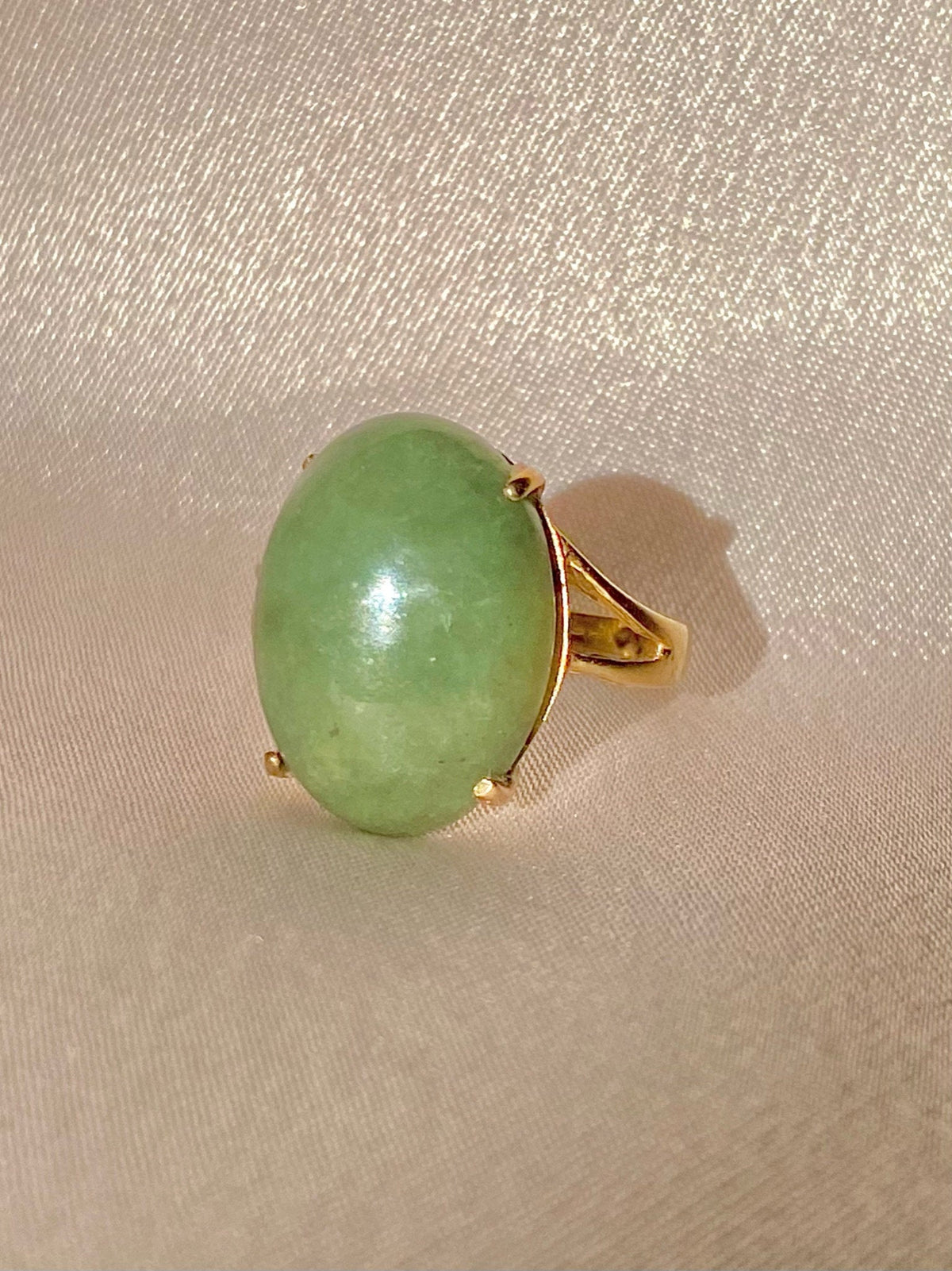 Vintage 9k Jade Cabochon Ring 2002