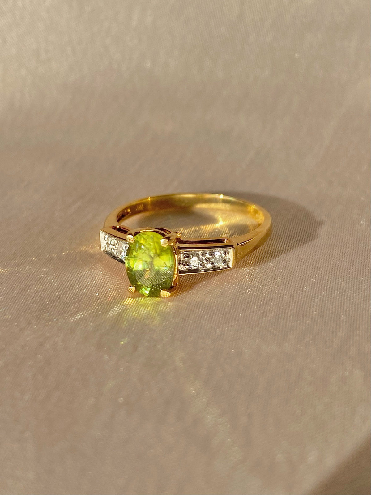 Vintage 18k Peridot Diamond Ring