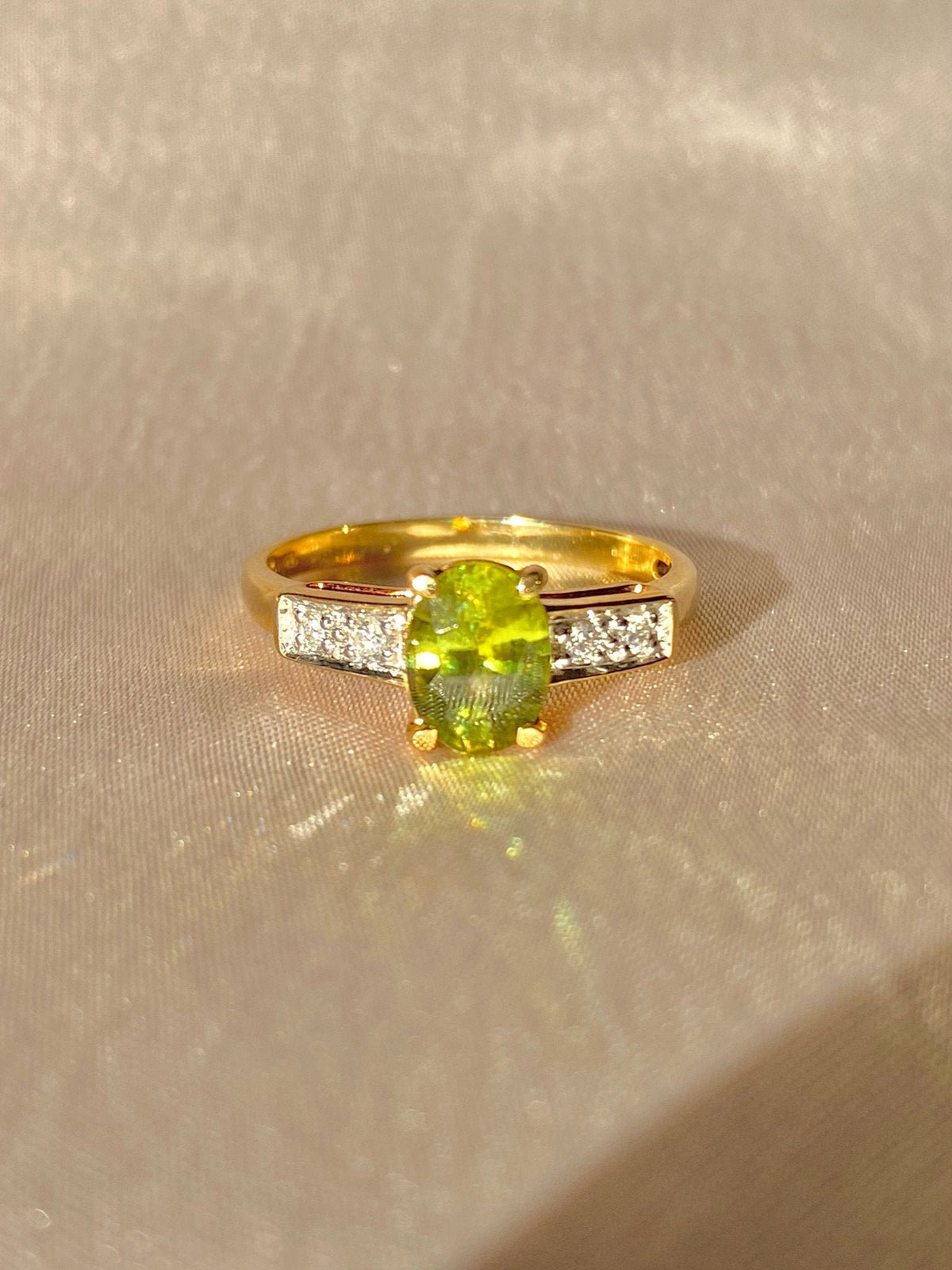 Vintage 18k Peridot Diamond Ring