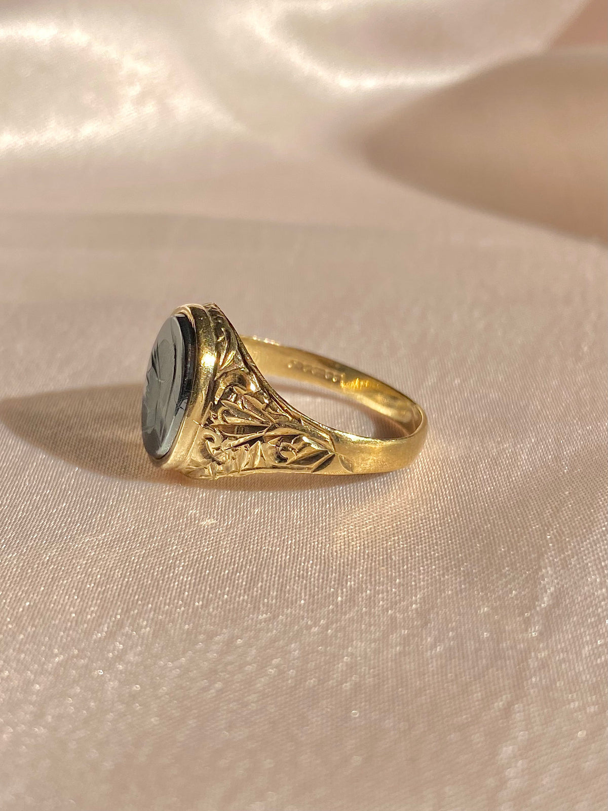 Vintage 9k Hematite Intaglio Signet Ring 1989