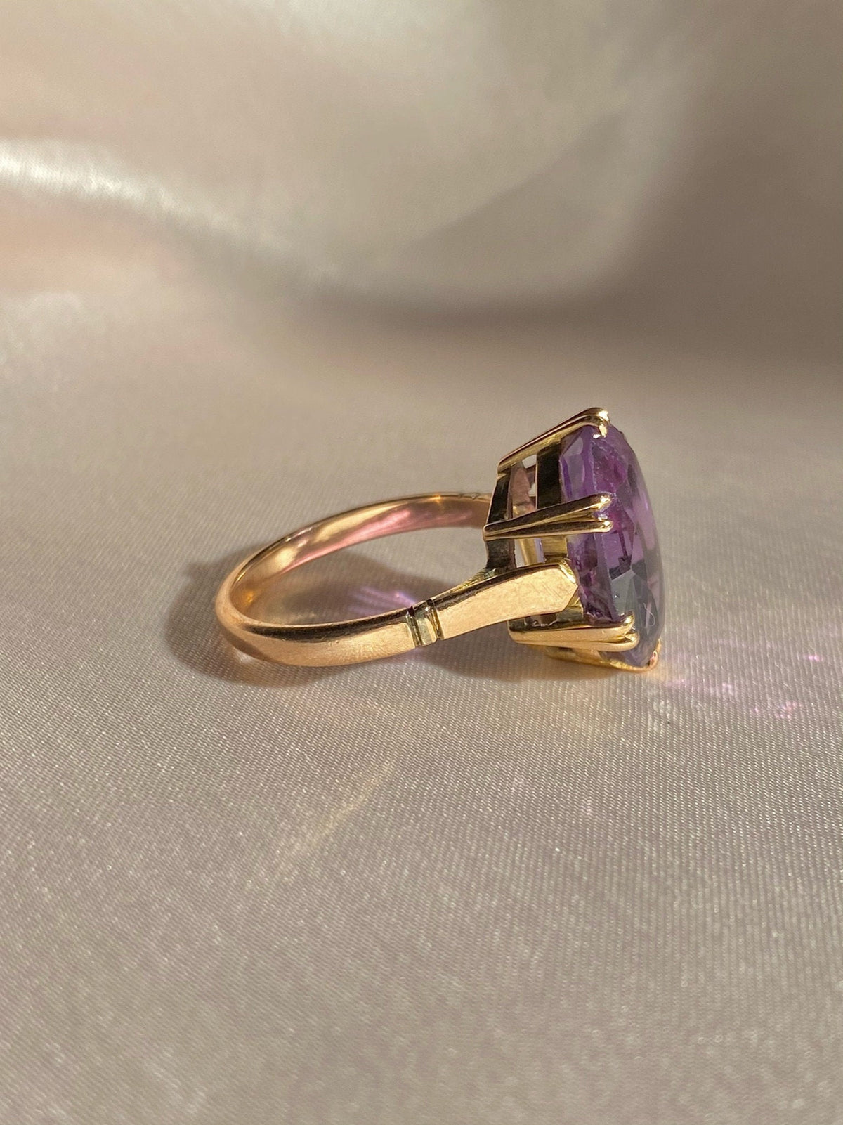 Vintage 9k Amethyst Oval Cocktail Ring