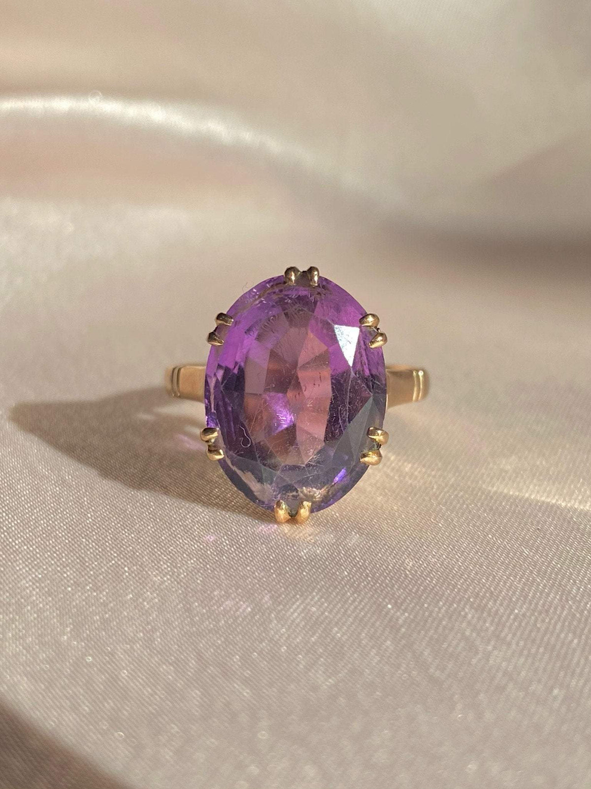 Vintage 9k Amethyst Oval Cocktail Ring