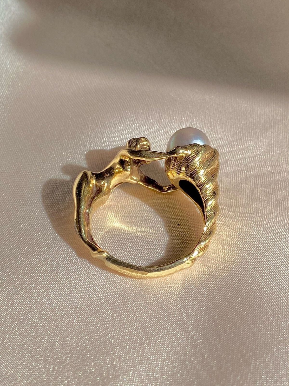 Vintage 9k Pearl Mermaid Conch Shell Ring
