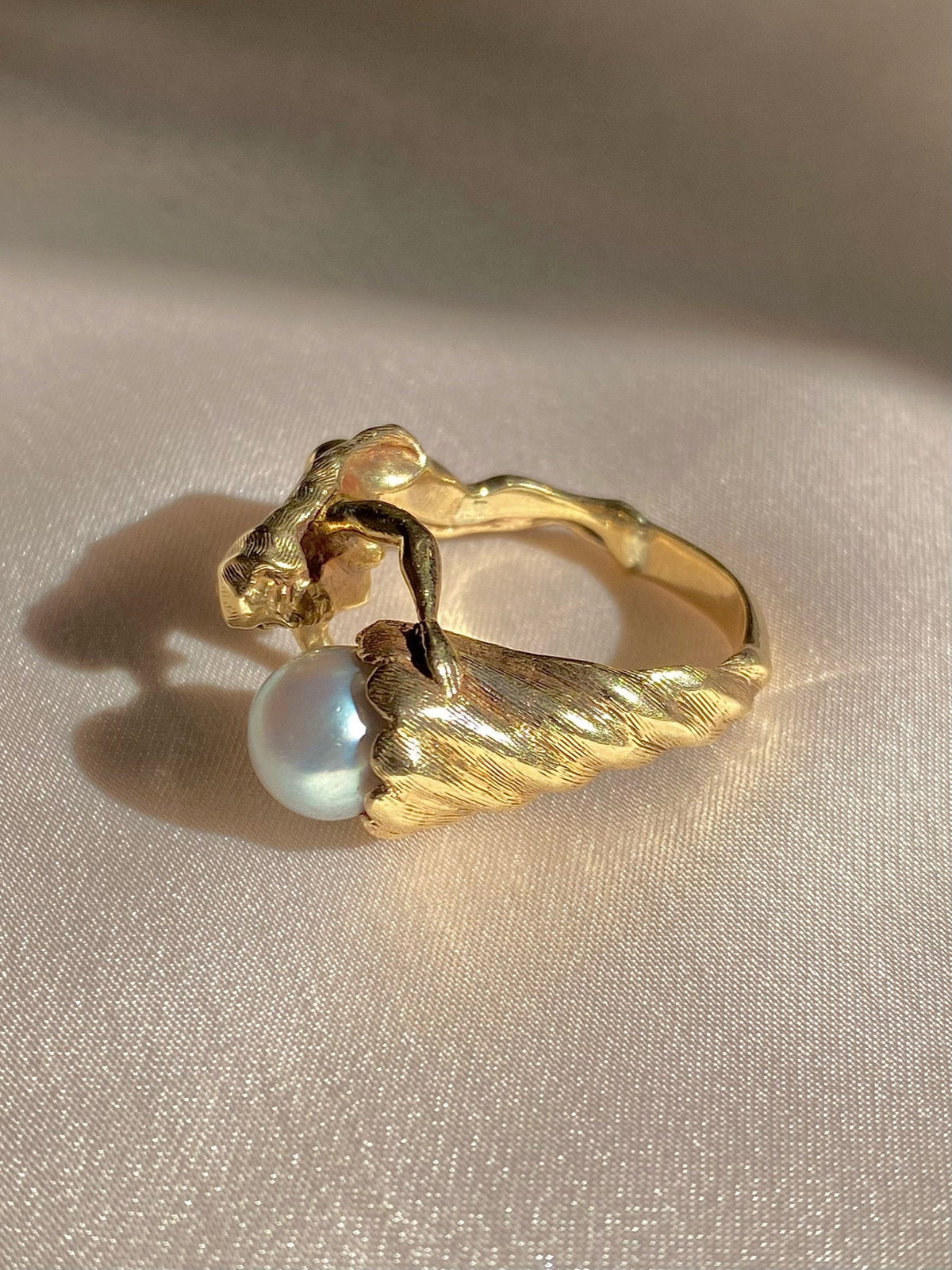 Vintage 9k Pearl Mermaid Conch Shell Ring