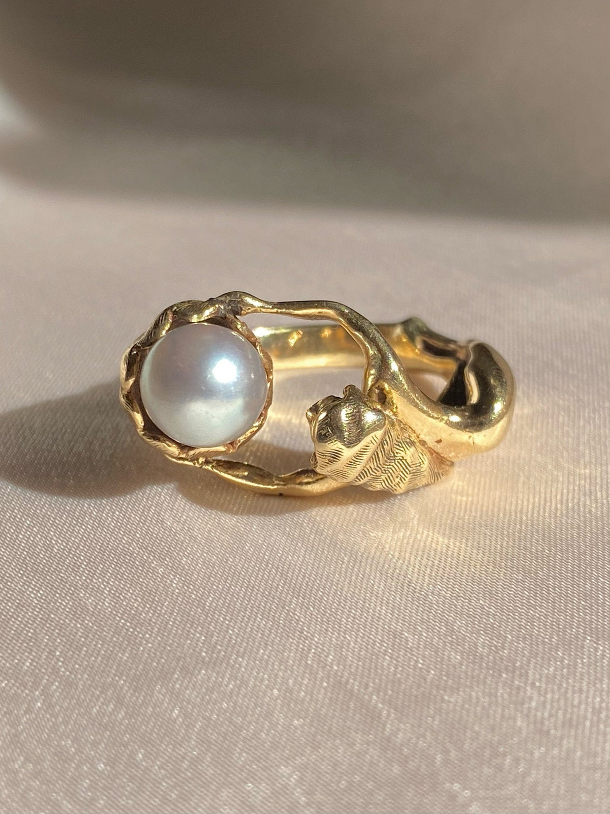 Vintage 9k Pearl Mermaid Conch Shell Ring
