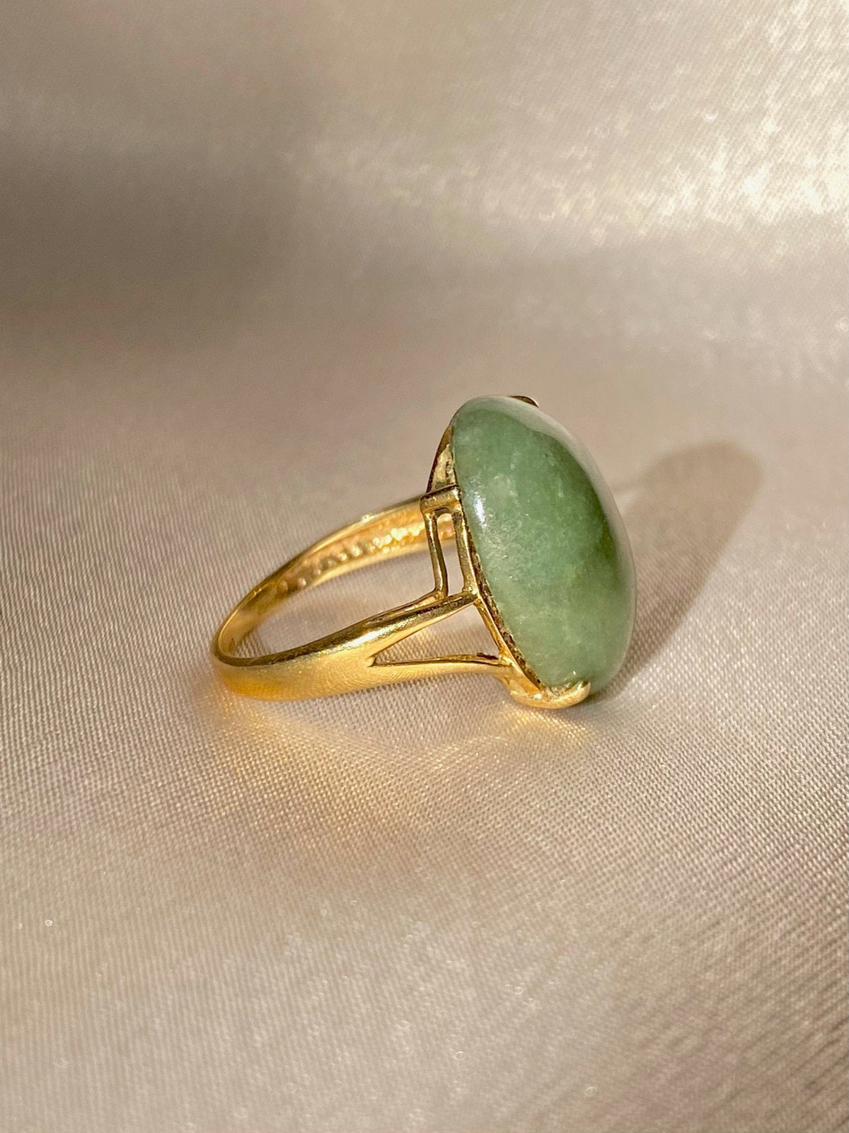 Vintage 9k Jade Cabochon Ring 2002