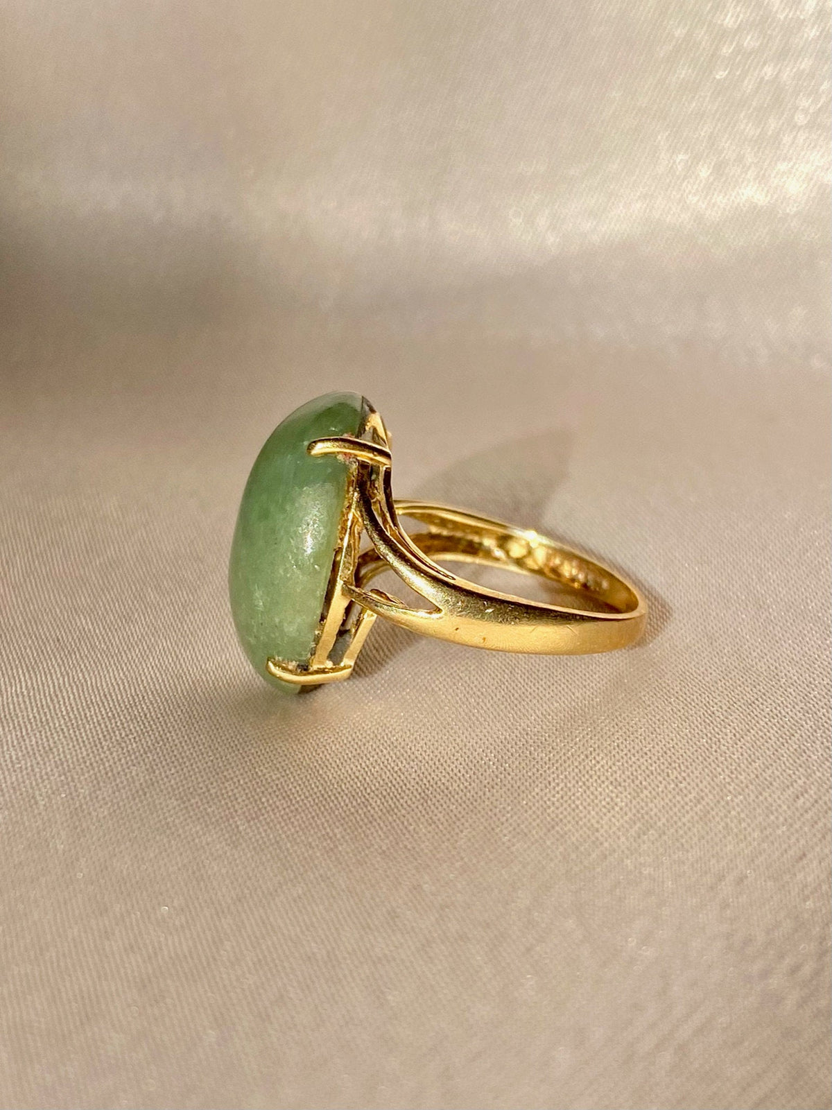 Vintage 9k Jade Cabochon Ring 2002