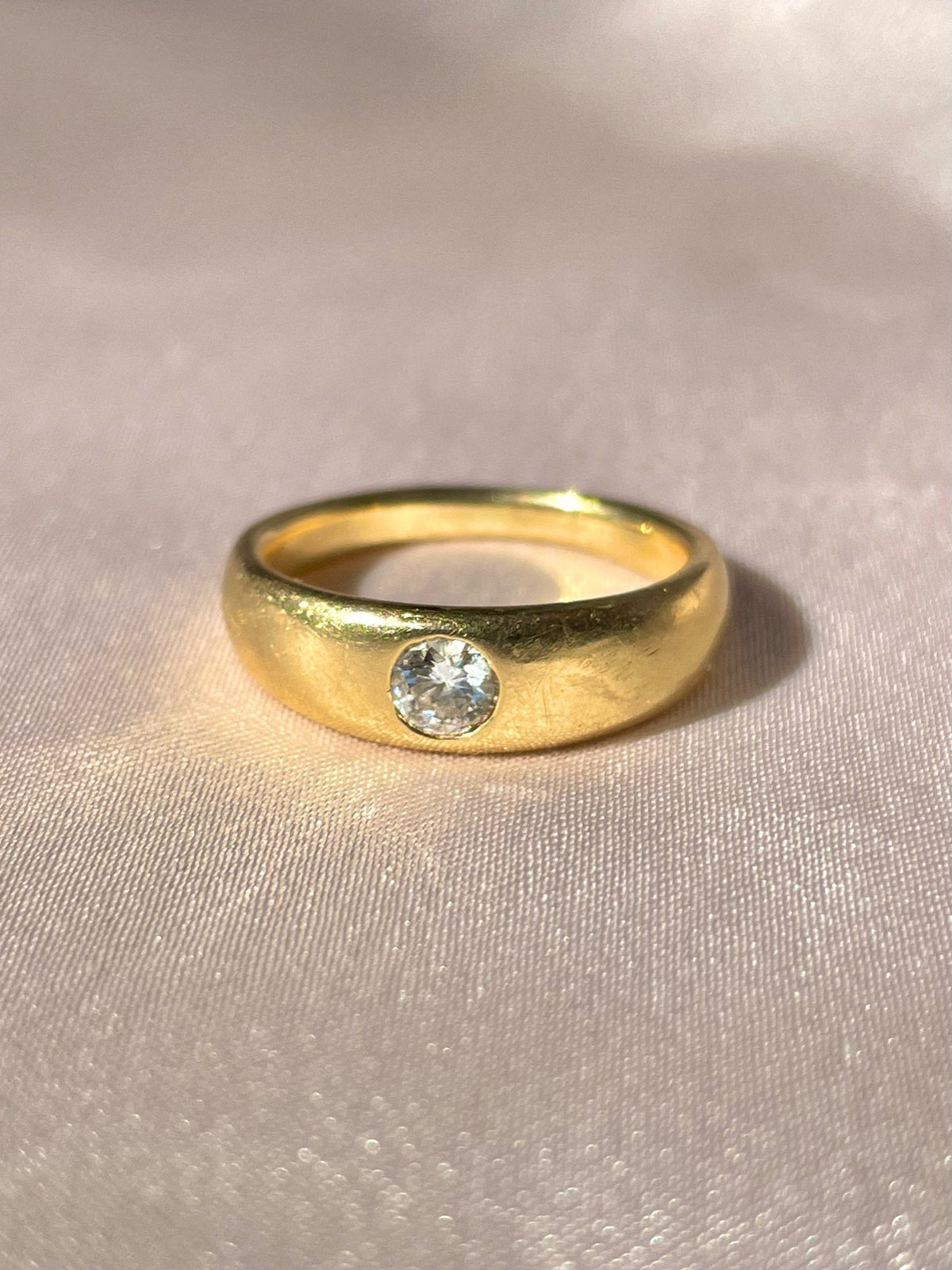 Vintage 18k Diamond Flush Solitaire Ring
