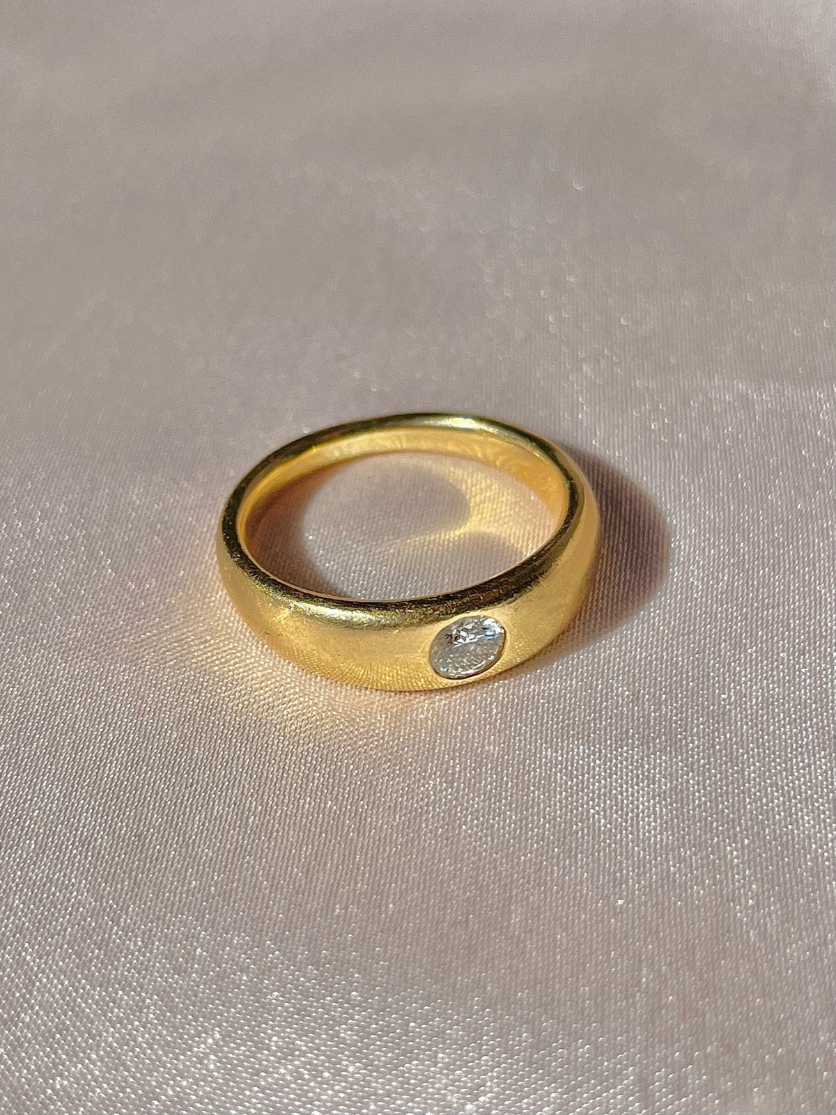 Vintage 18k Diamond Flush Solitaire Ring