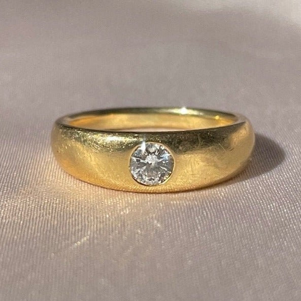 Vintage 18k Diamond Flush Solitaire Ring
