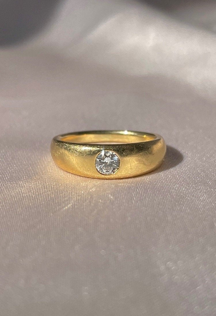 Vintage 18k Diamond Flush Solitaire Ring