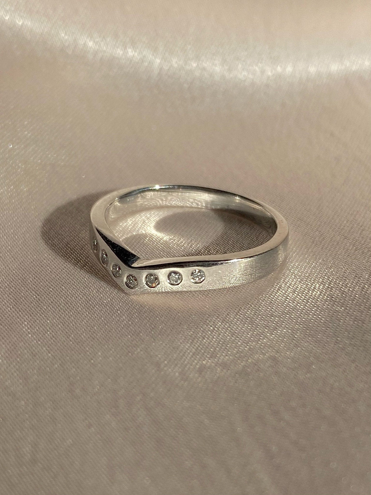 Vintage 9k White Gold Diamond Chevron Ring