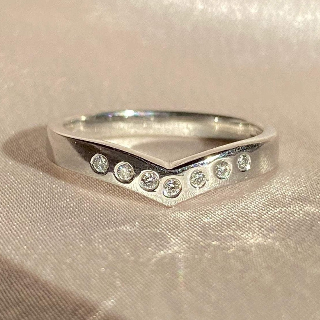 Vintage 9k White Gold Diamond Chevron Ring