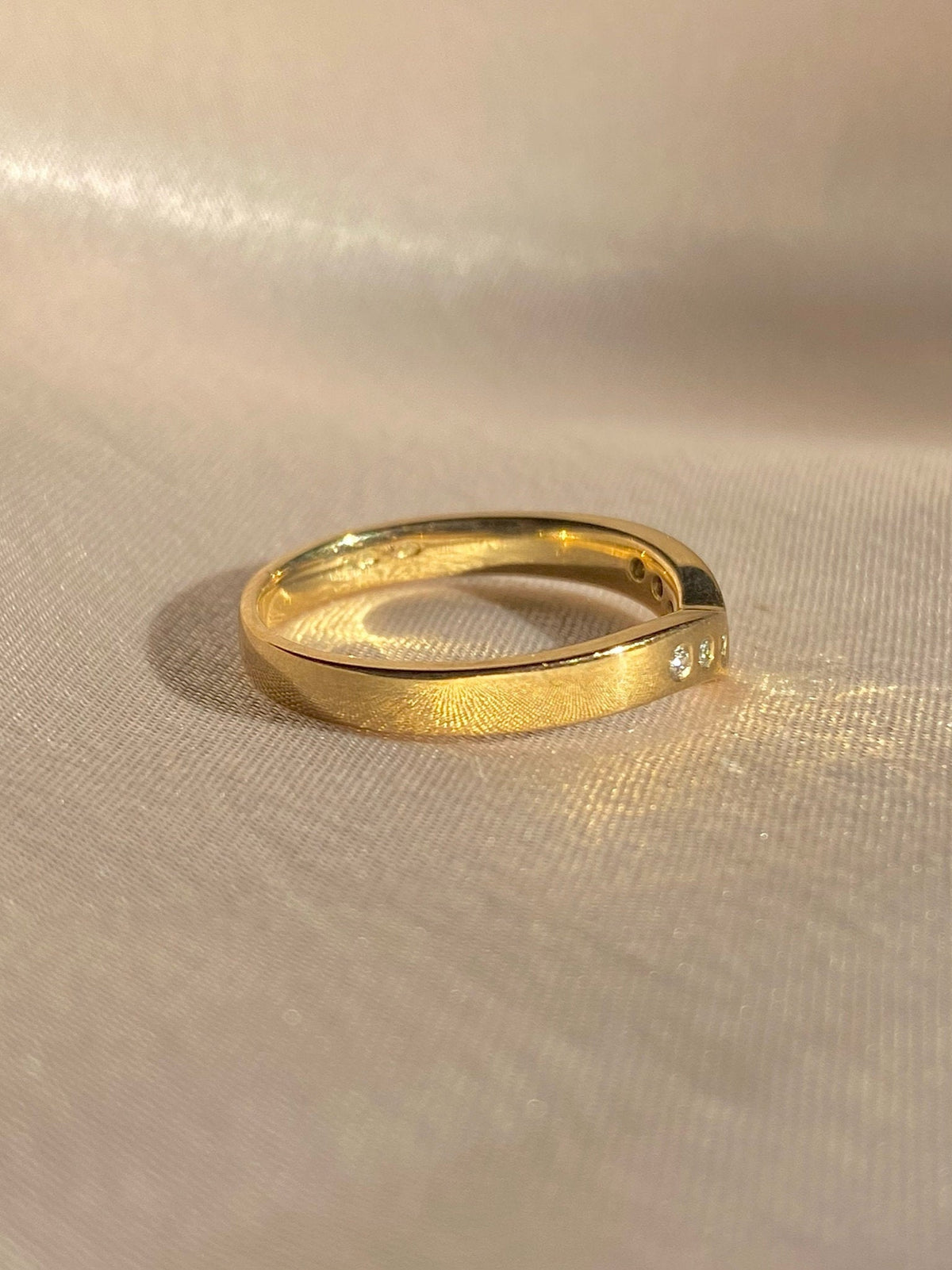 Vintage 9k Gold Diamond Chevron Ring