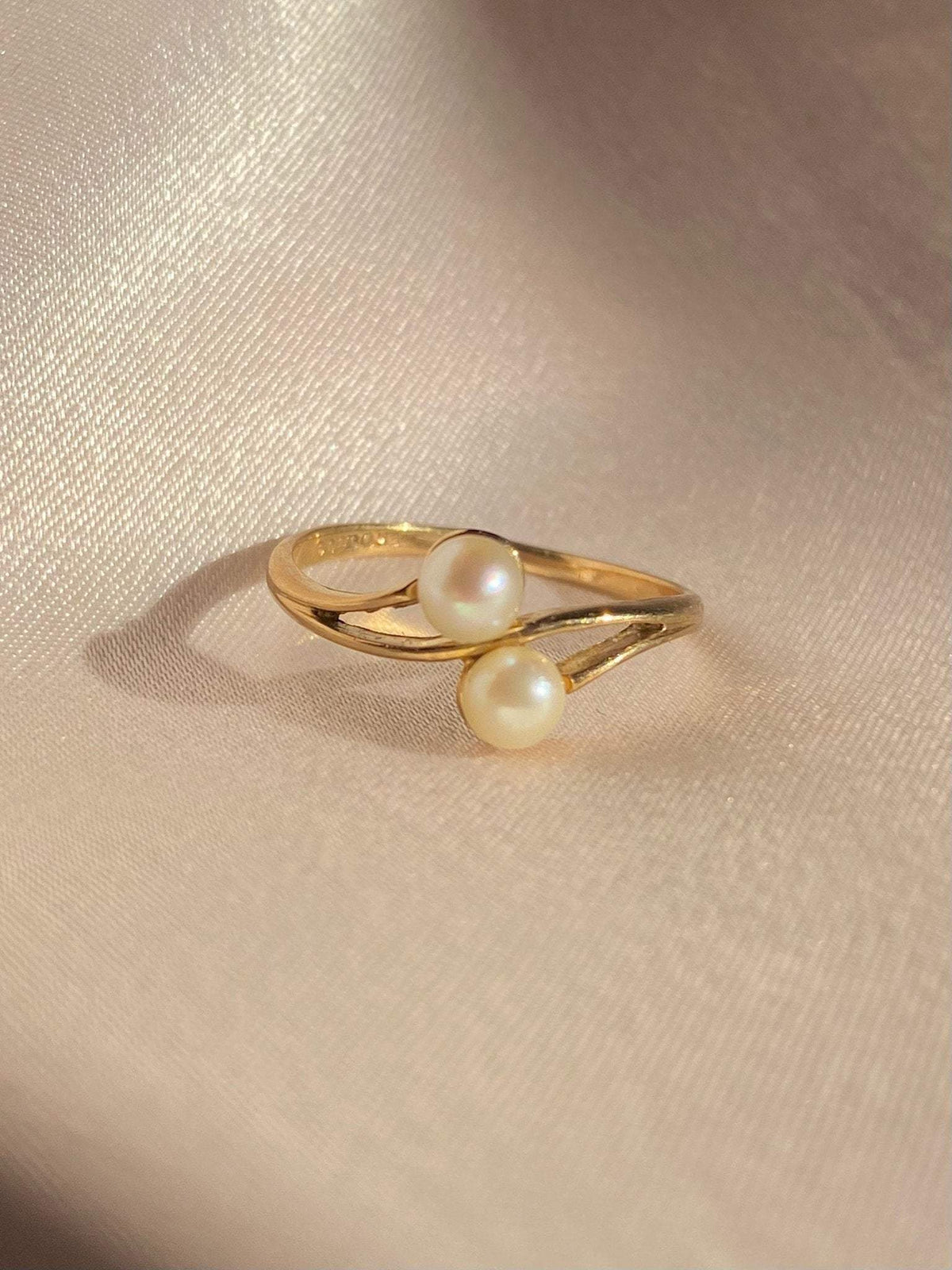 Vintage 9k Pearl Duo Ring 1981
