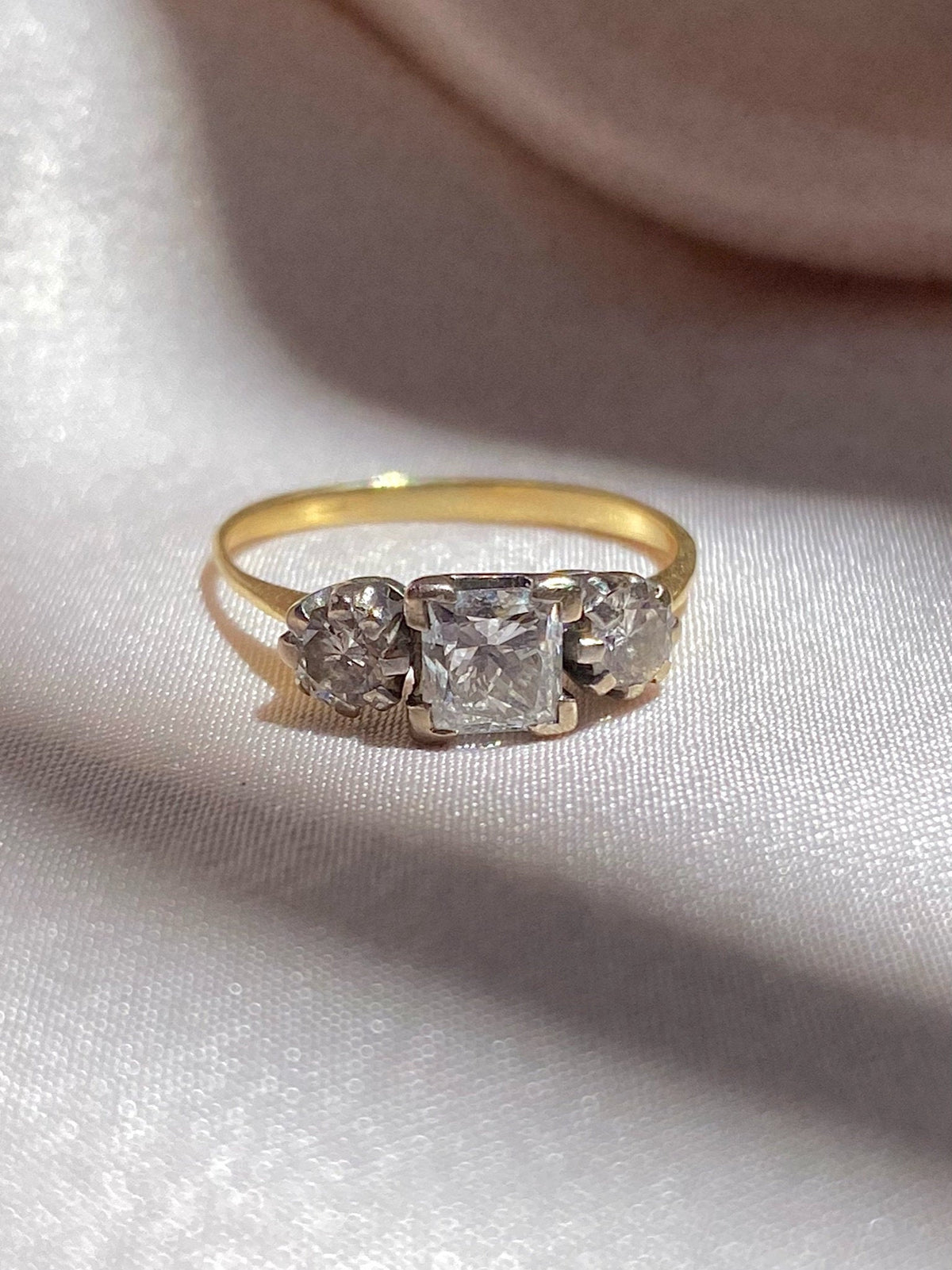 Vintage 18k Diamond Princess Cut Trilogy Ring 1981