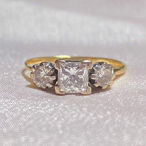 Vintage 18k Diamond Princess Cut Trilogy Ring 1981