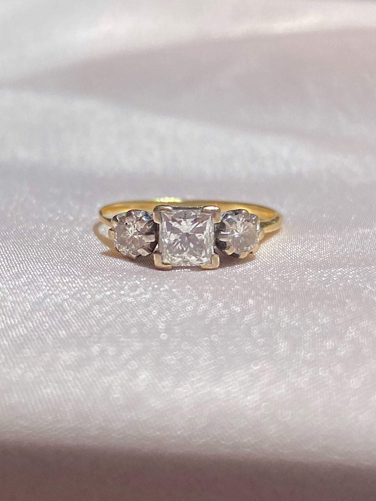 Vintage 18k Diamond Princess Cut Trilogy Ring 1981