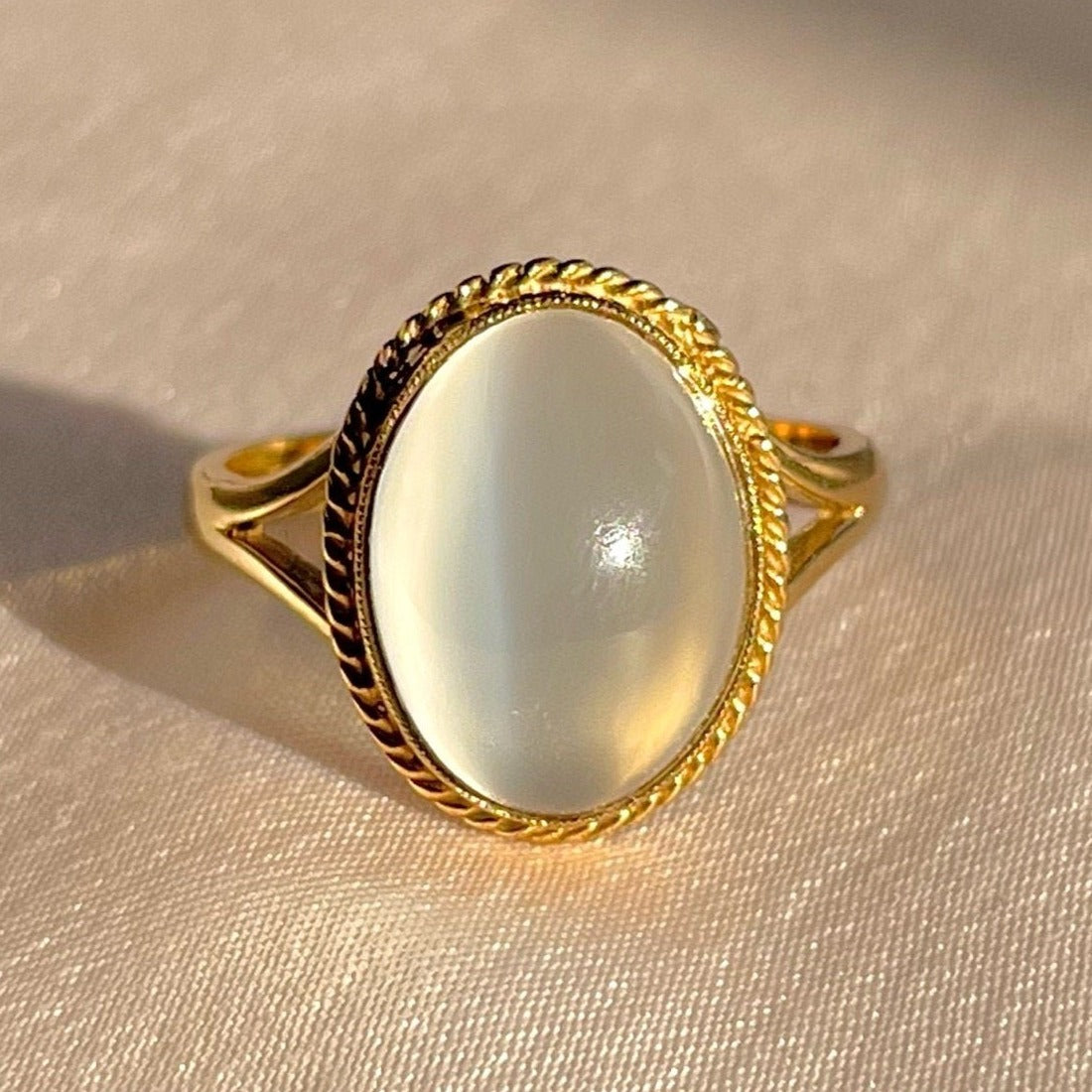 Vintage 9k Moonstone Cabochon Cocktail Ring 2001