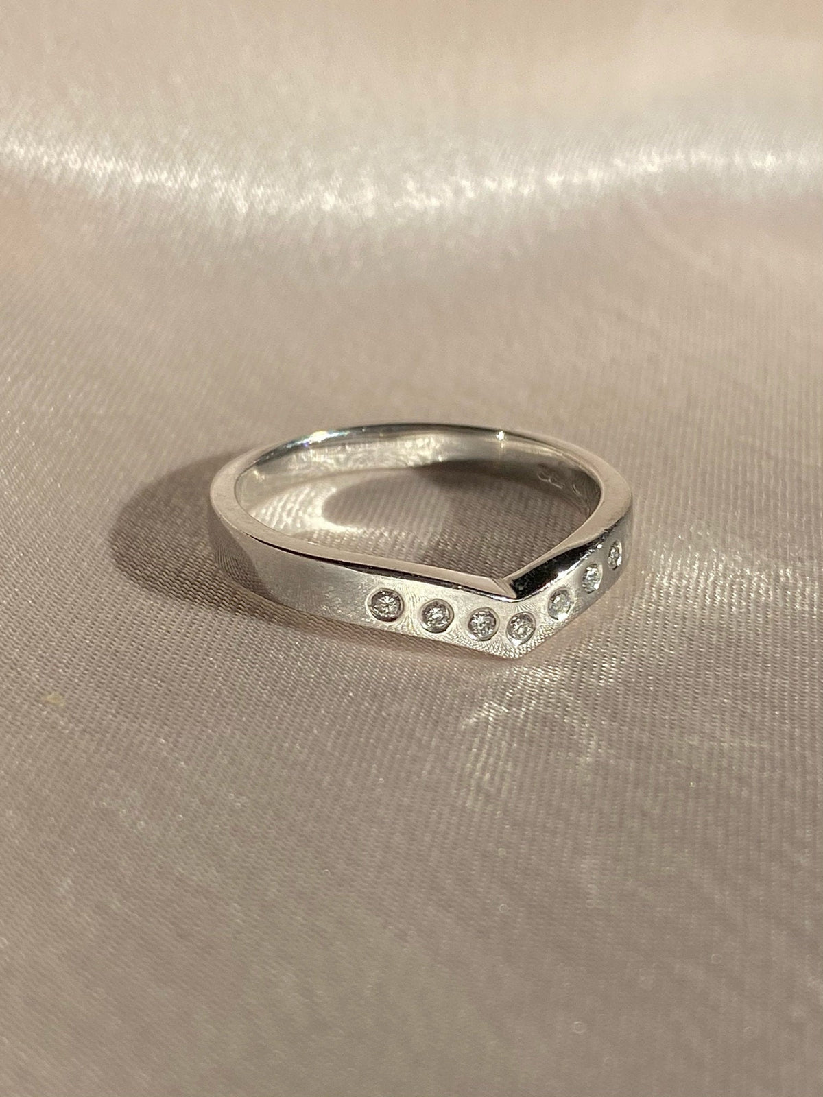 Vintage 9k White Gold Diamond Chevron Ring