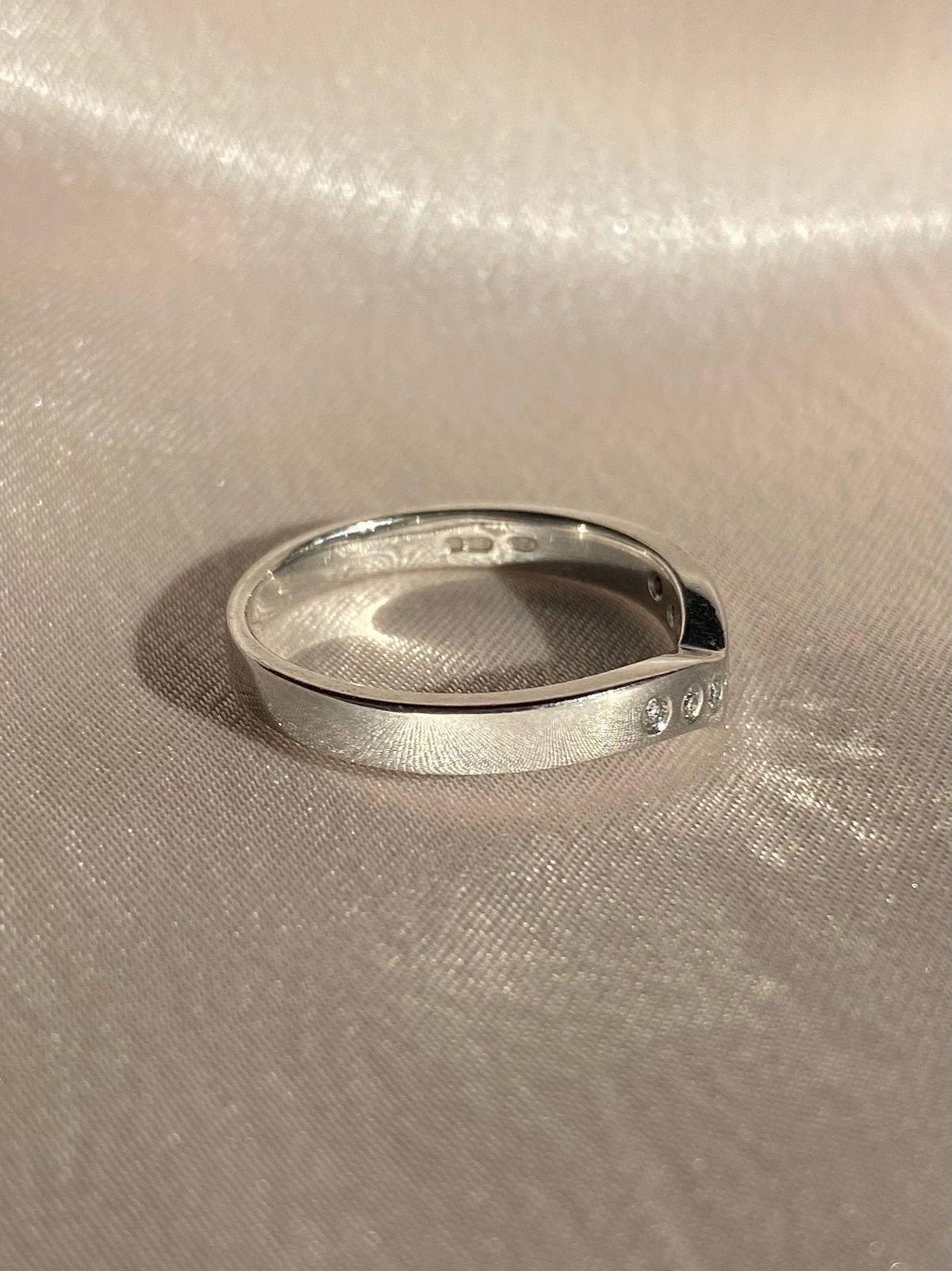 Vintage 9k White Gold Diamond Chevron Ring