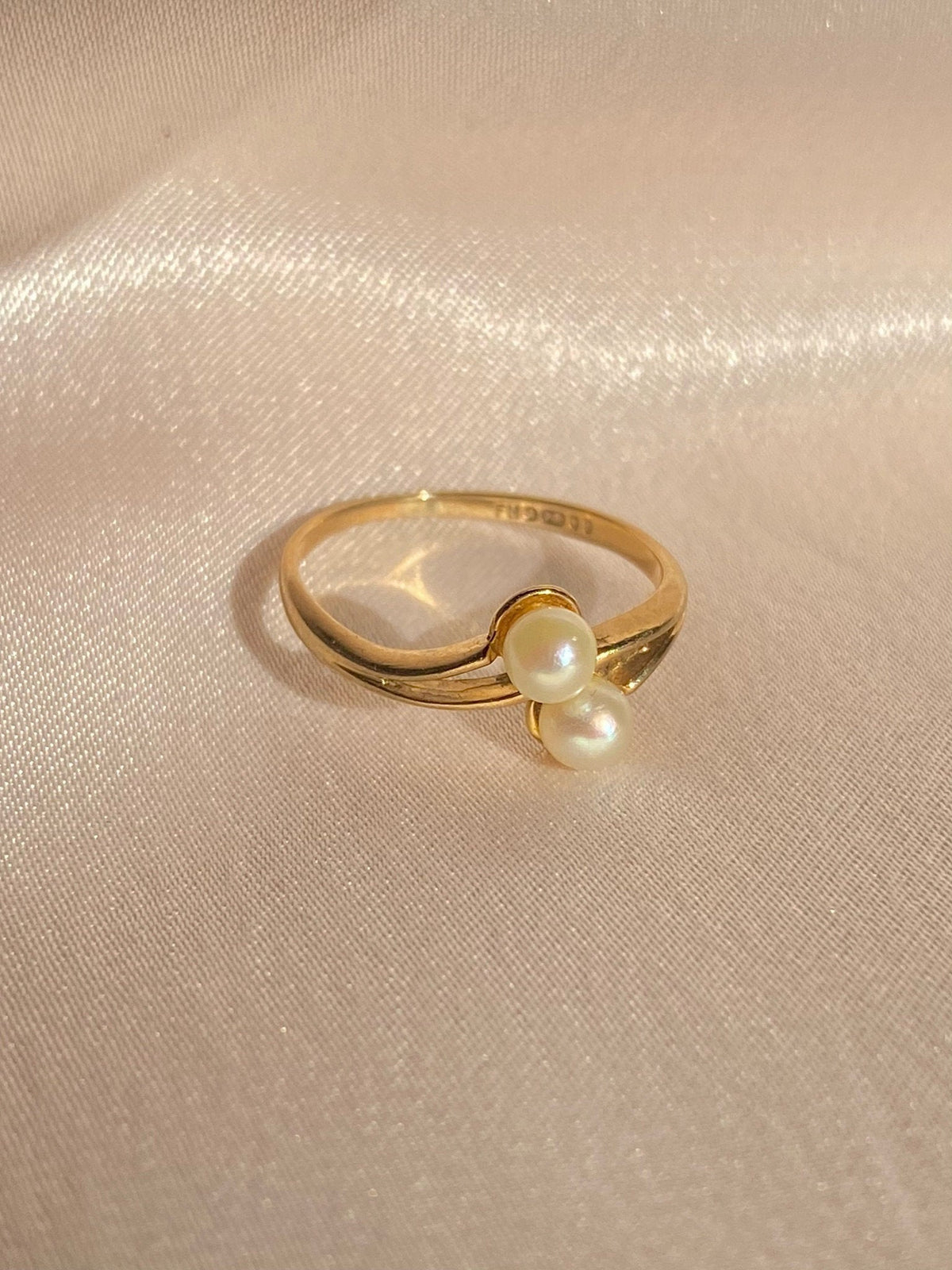 Vintage 9k Pearl Duo Ring 1981