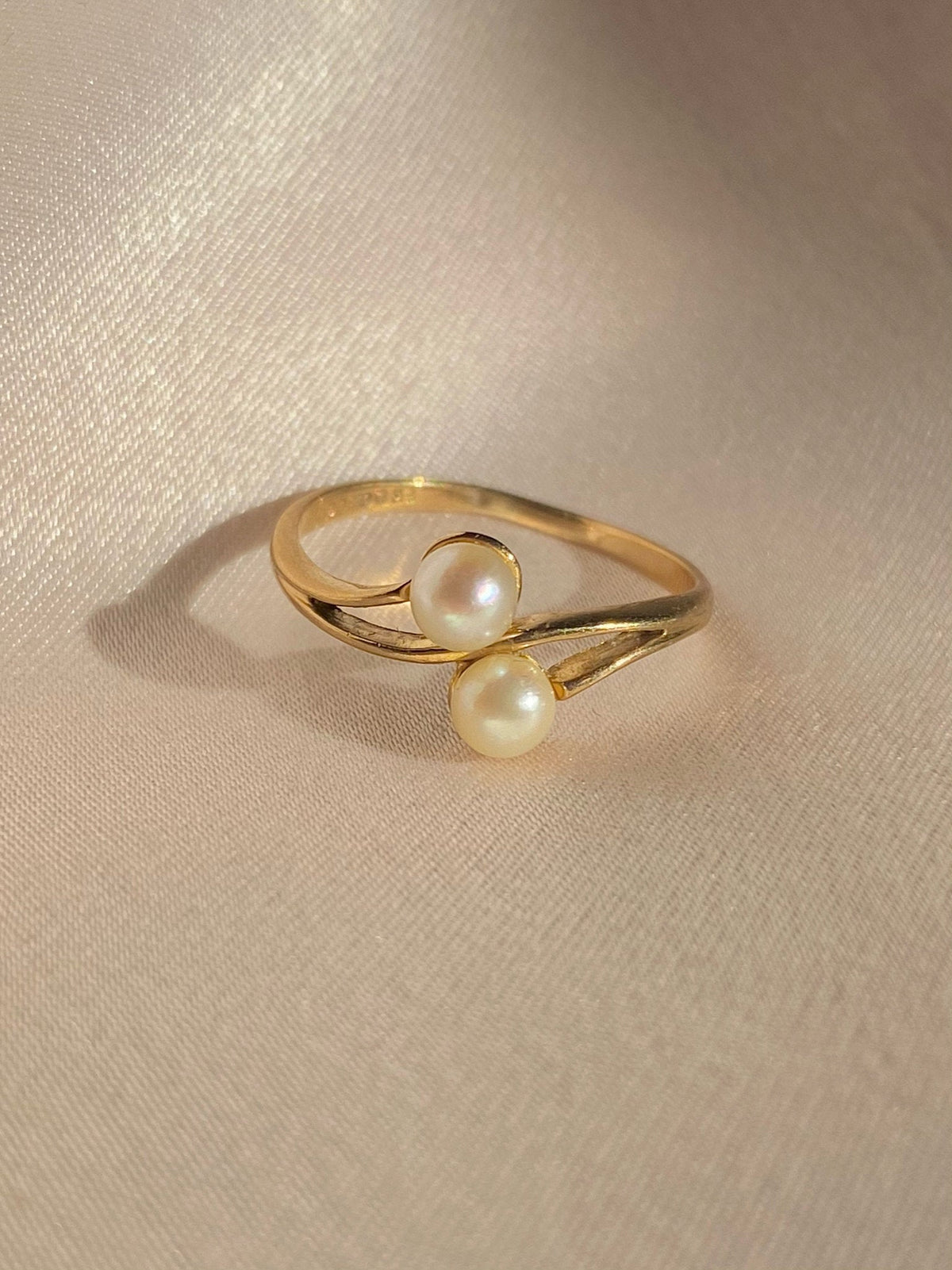 Vintage 9k Pearl Duo Ring 1981