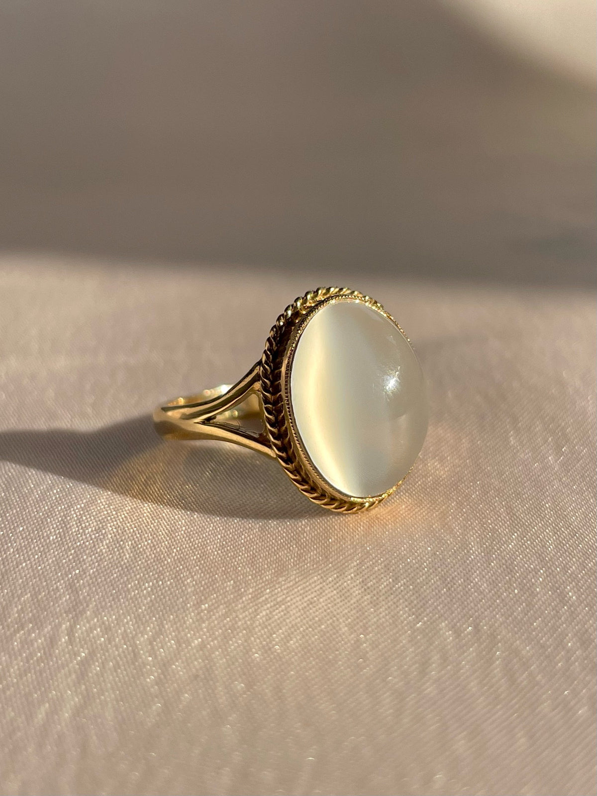 Vintage 9k Moonstone Cabochon Cocktail Ring 2001