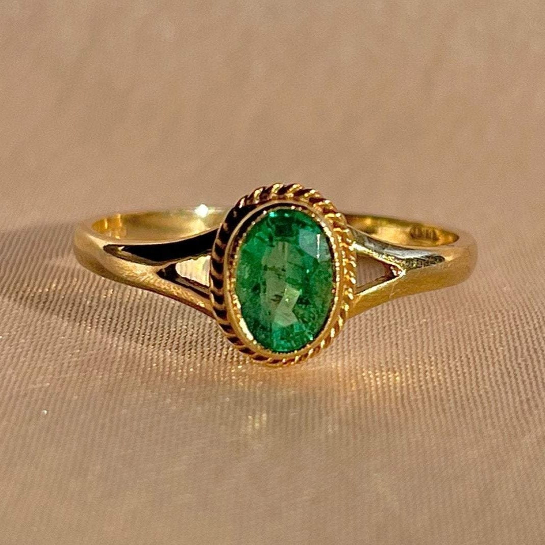 Vintage 9k Emerald Bezel Solitaire Ring
