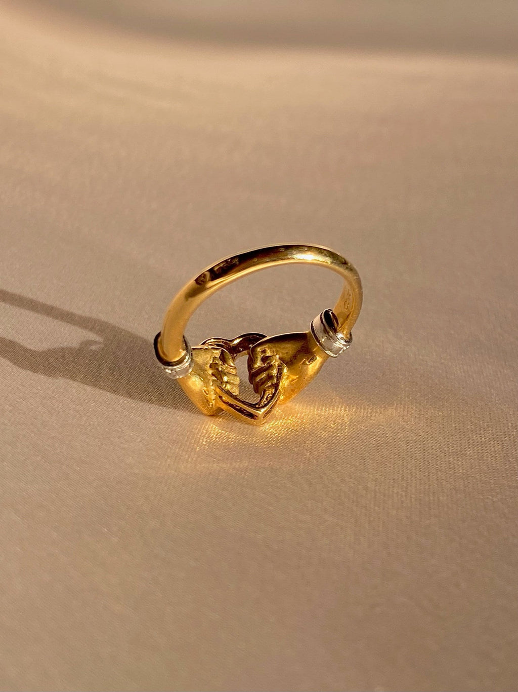 Vintage 18k Diamond Hand Heart Carrera y Carrera Ring