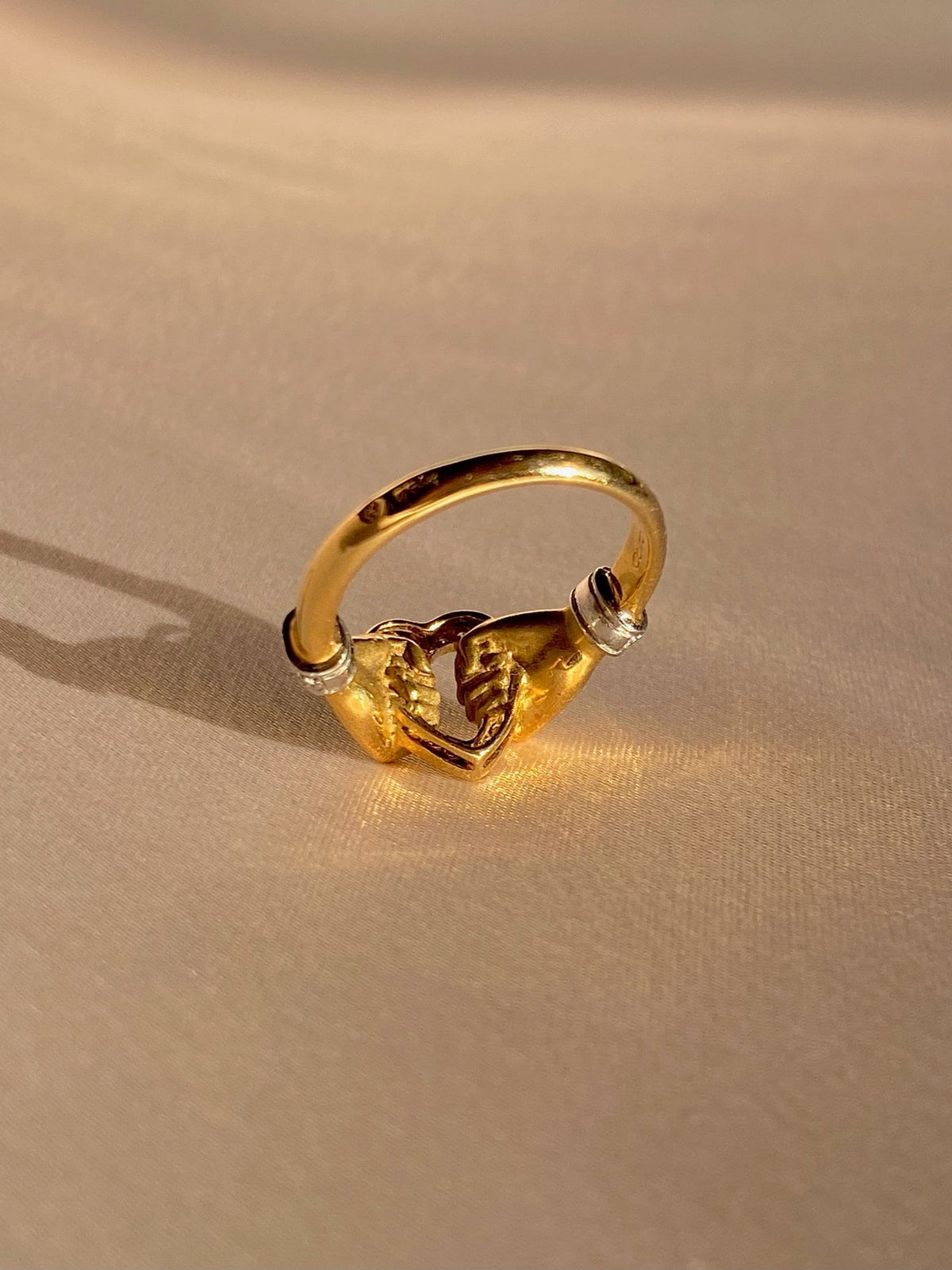 Vintage 18k Diamond Hand Heart Carrera y Carrera Ring