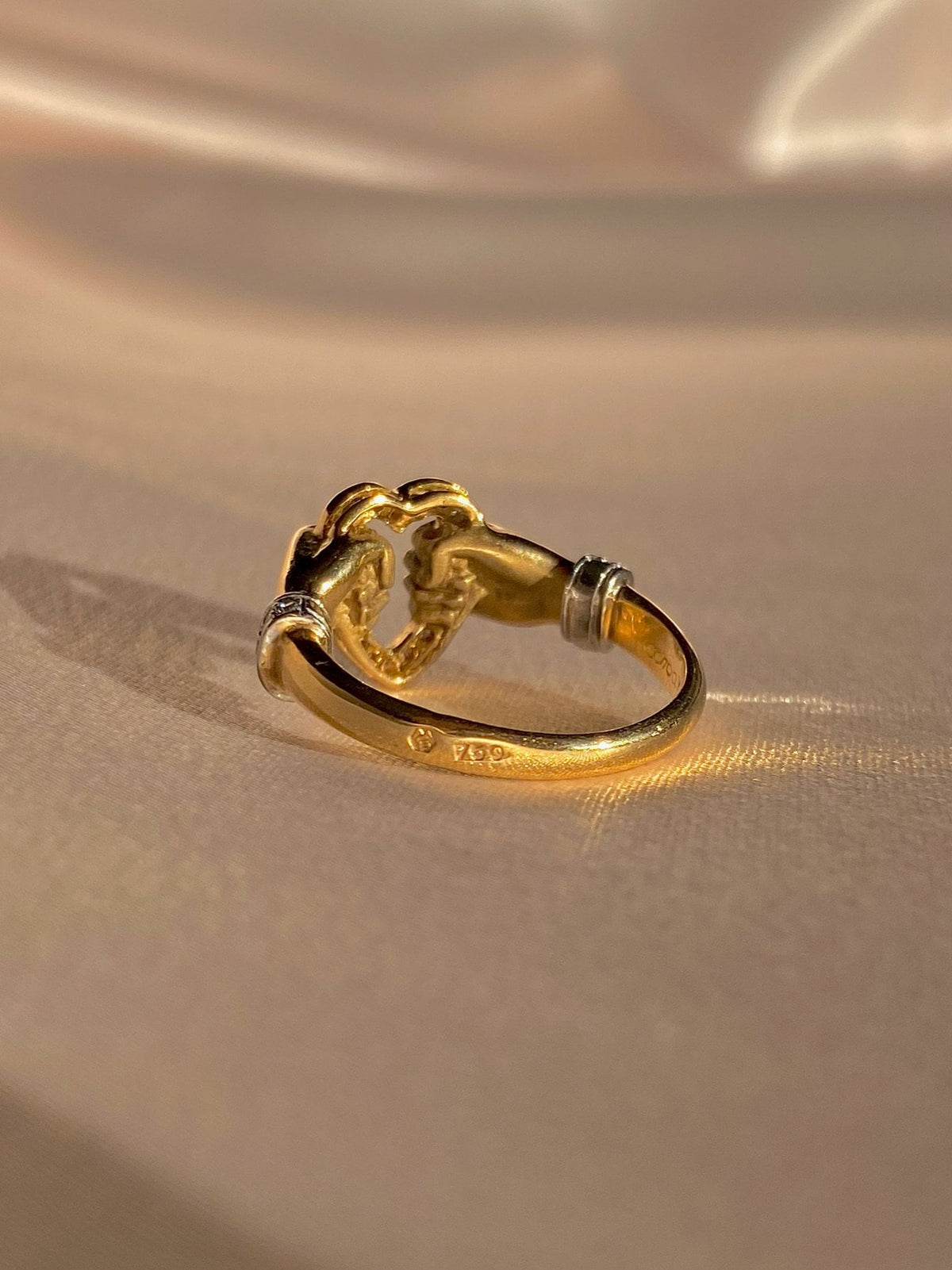 Vintage 18k Diamond Hand Heart Carrera y Carrera Ring