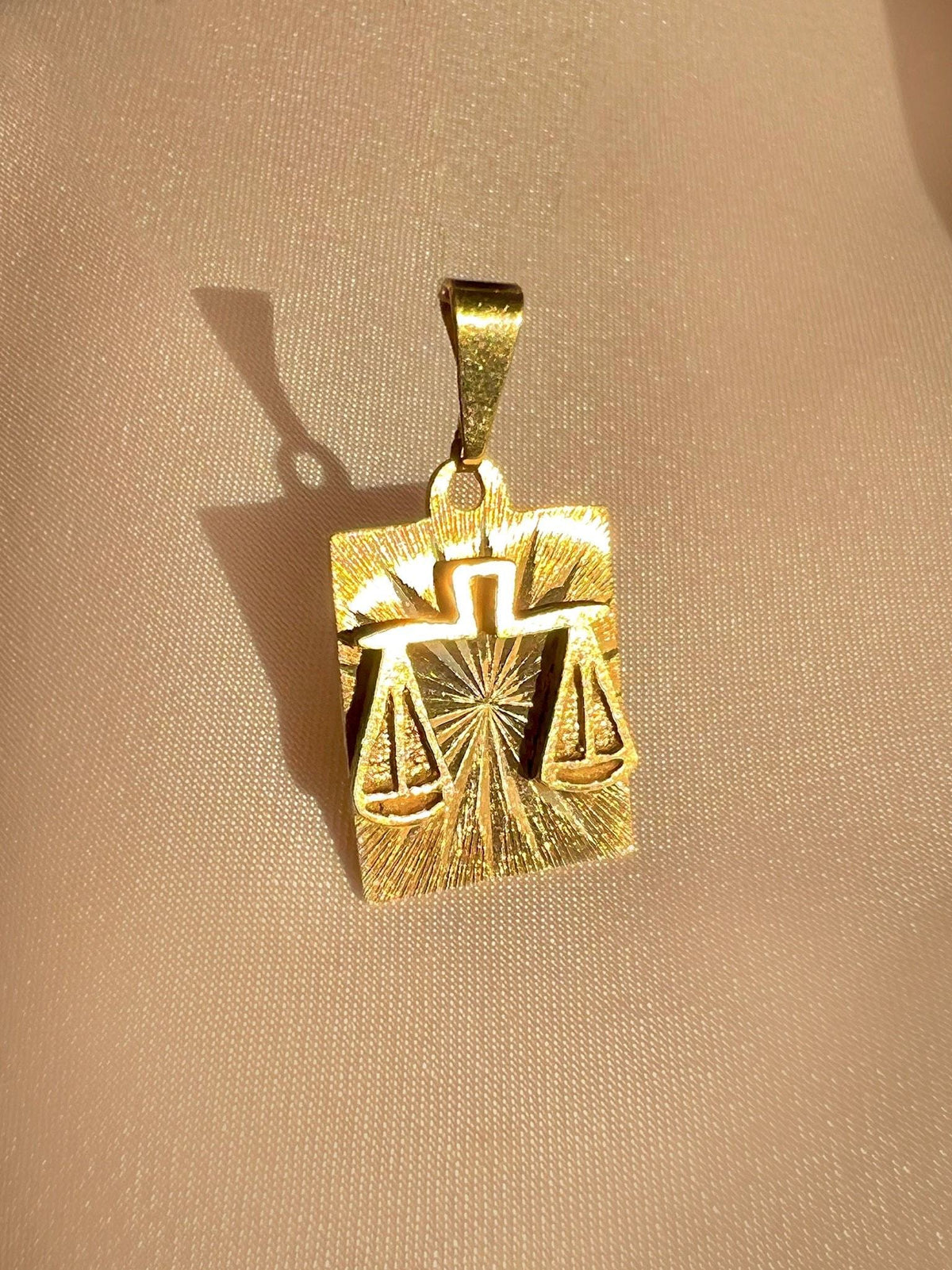 Vintage 10k Libra Scale Pendant