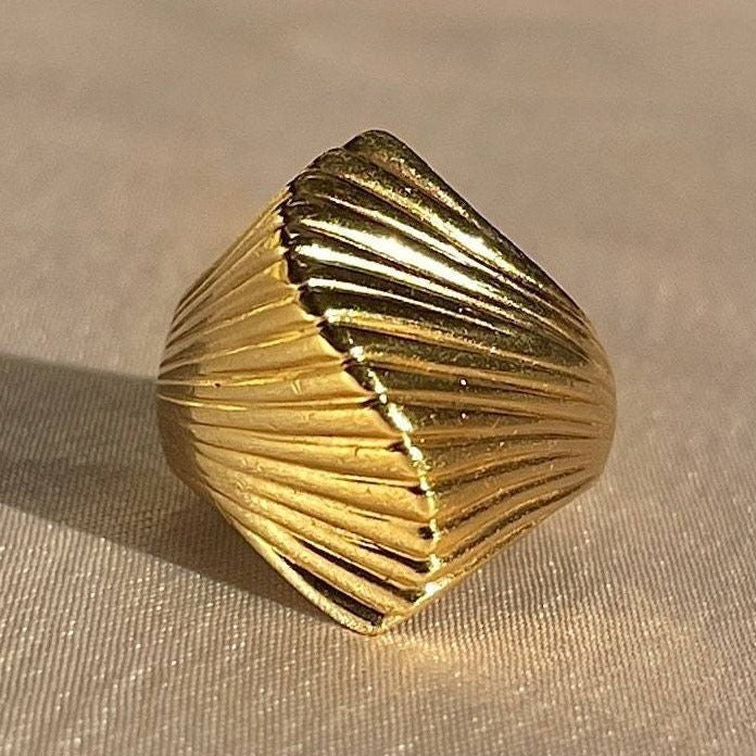 Vintage 14k Conch Shell Swirl Ring