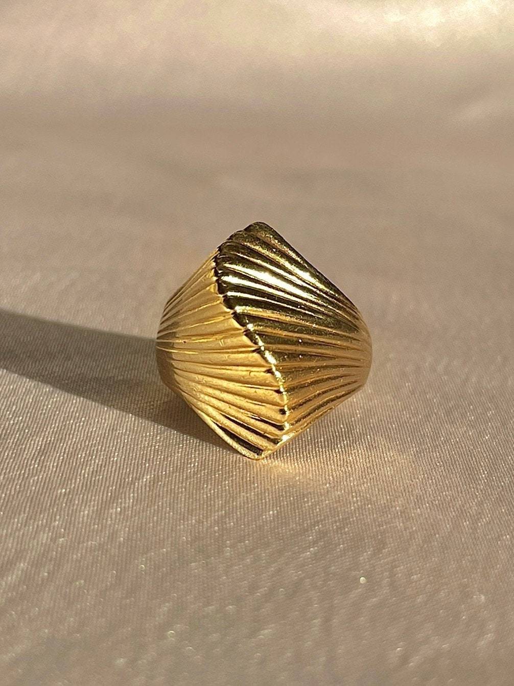 Vintage 14k Conch Shell Swirl Ring