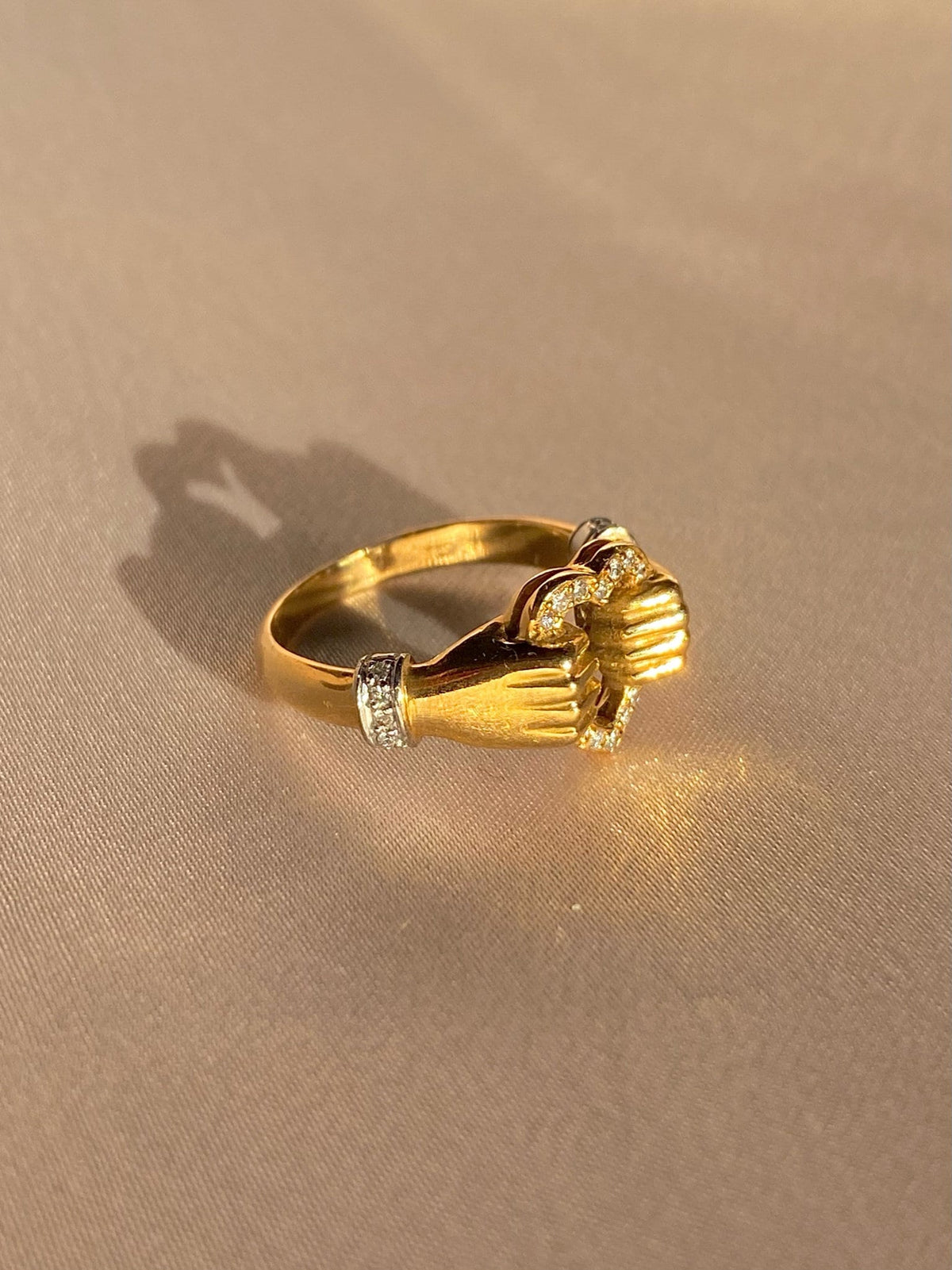 Vintage 18k Diamond Hand Heart Carrera y Carrera Ring