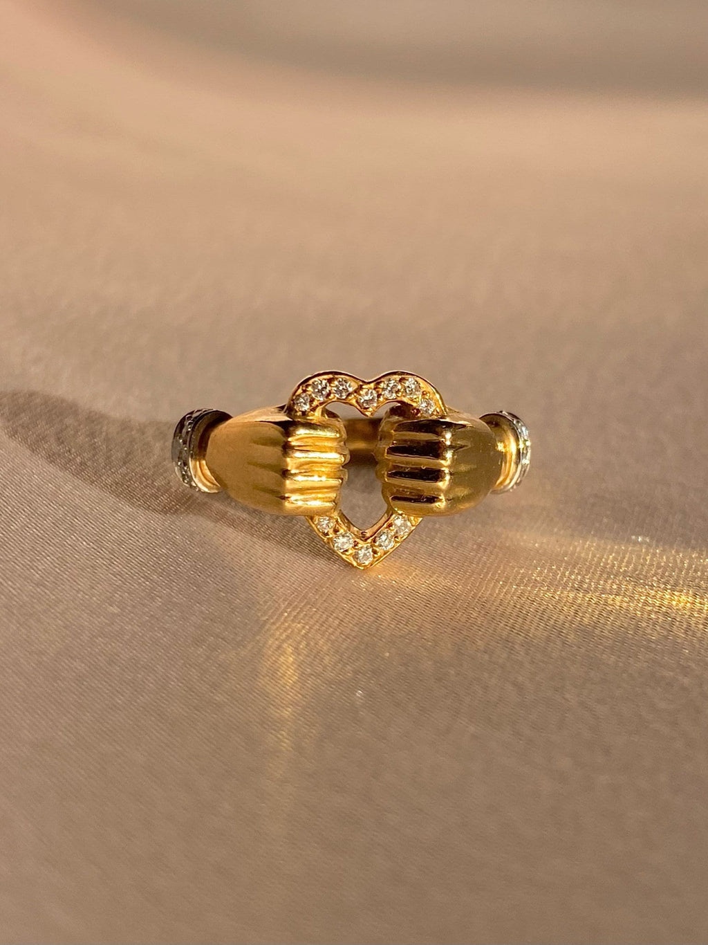Vintage 18k Diamond Hand Heart Carrera y Carrera Ring