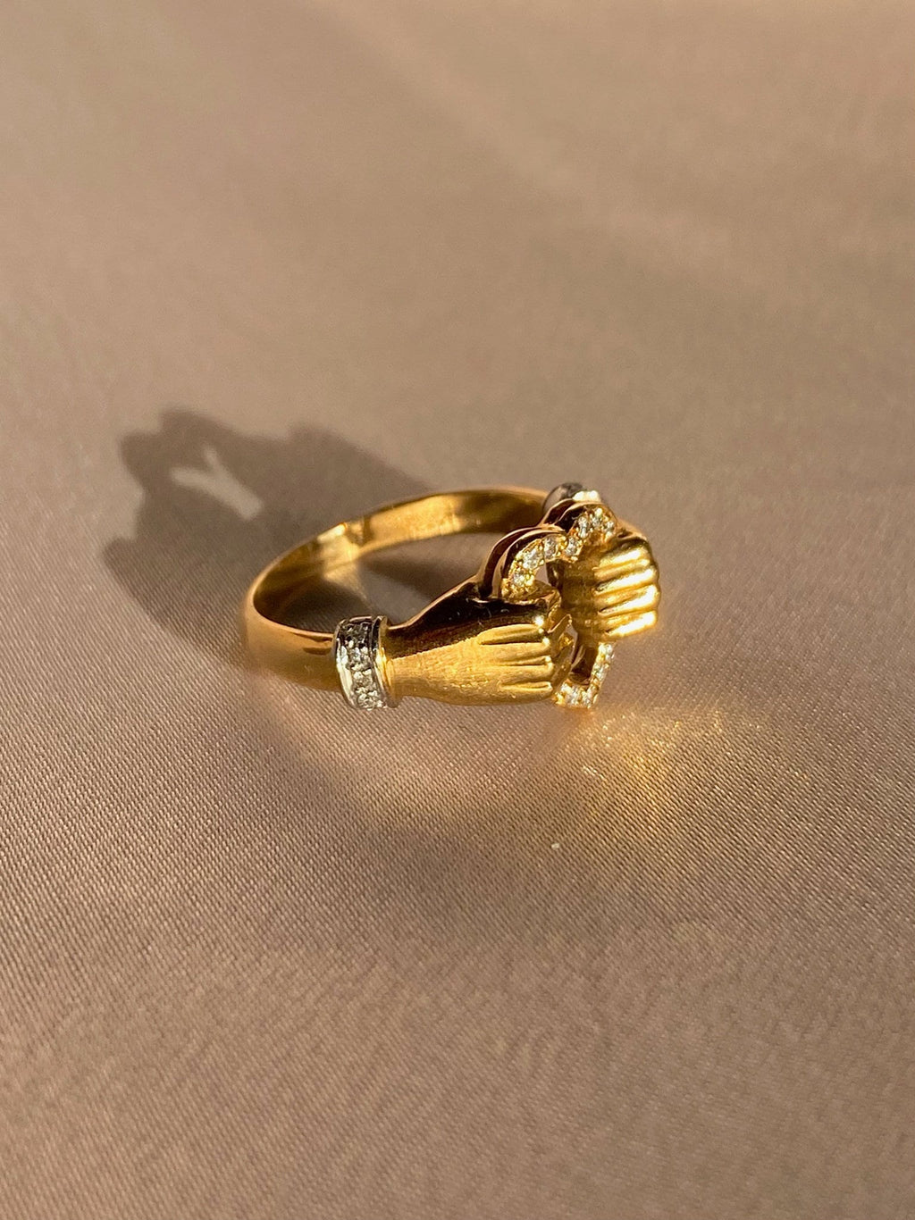 Vintage 18k Diamond Hand Heart Carrera y Carrera Ring