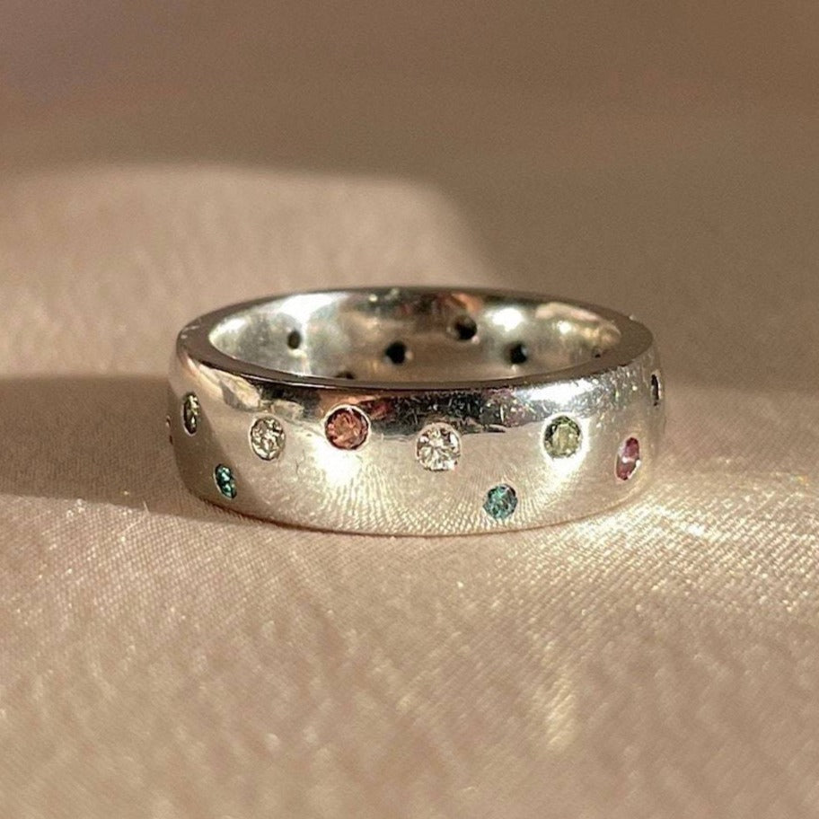 Vintage 18k White Gold Rainbow Diamond Dot Eternity Ring