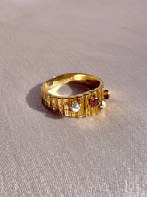 Load image into Gallery viewer, Vintage 9k Garnet Pearl Brutalist Ring 1967
