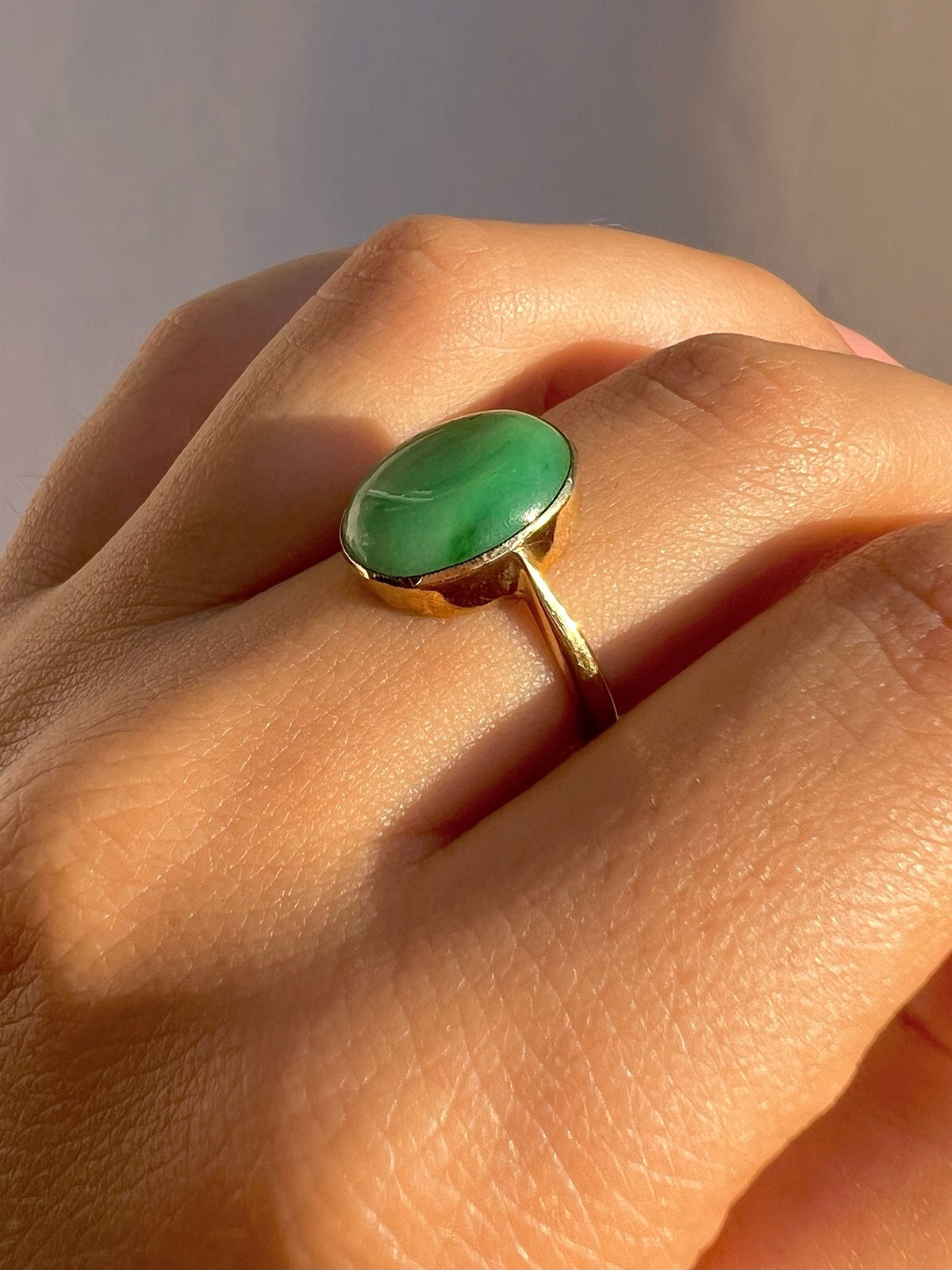 Vintage 9k Jade Cabochon Bezel Ring