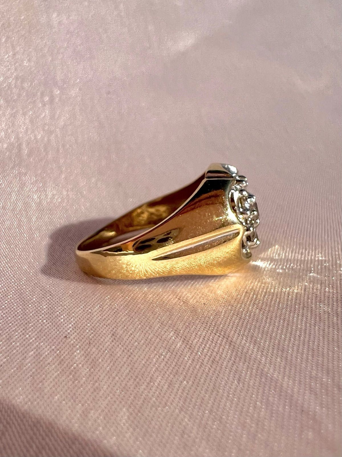 Vintage 10k Diamond Ribbed Flower Cluster Ring