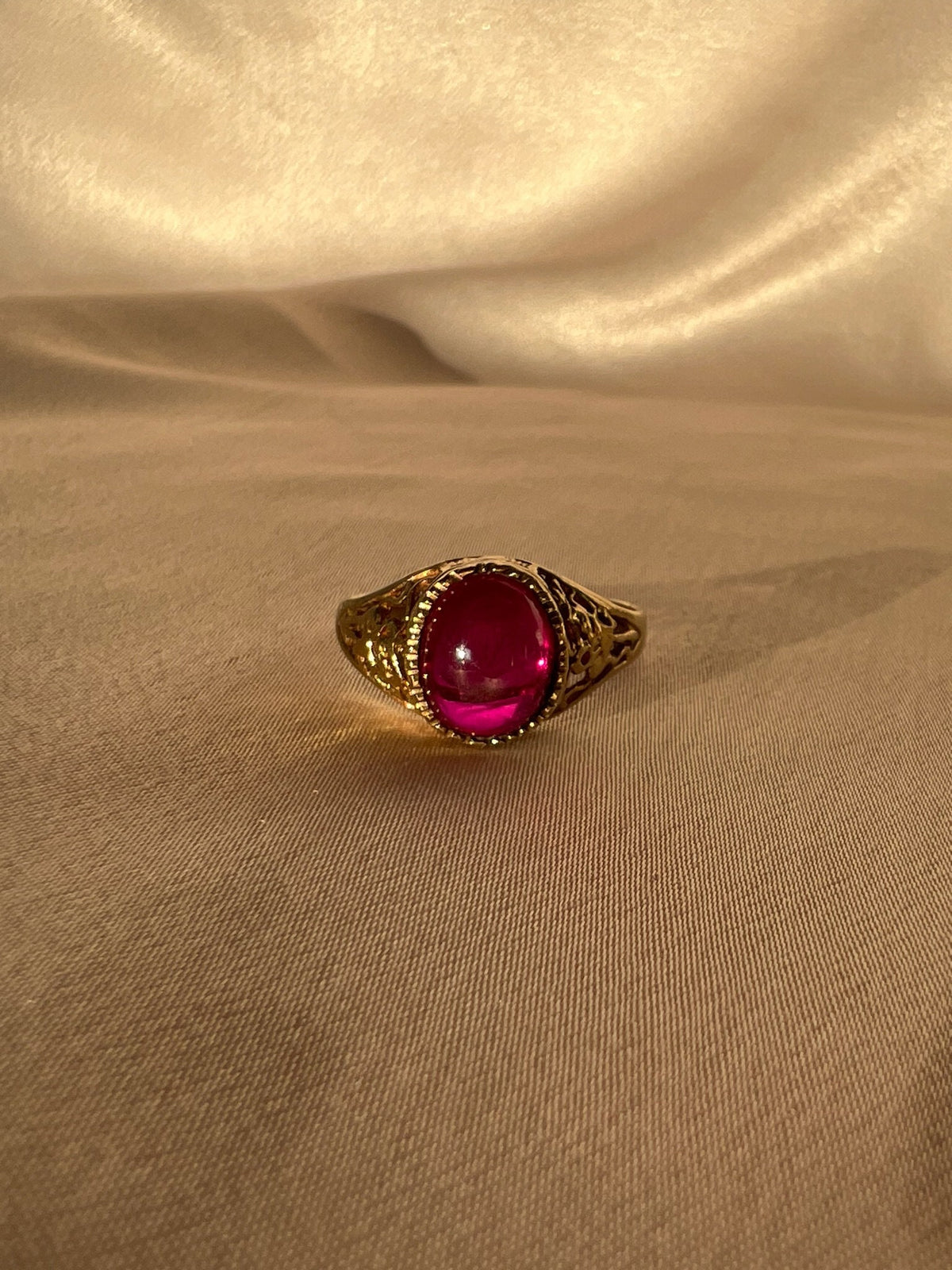 Vintage 9k Synth Ruby Cabochon Openwork Ring 1991