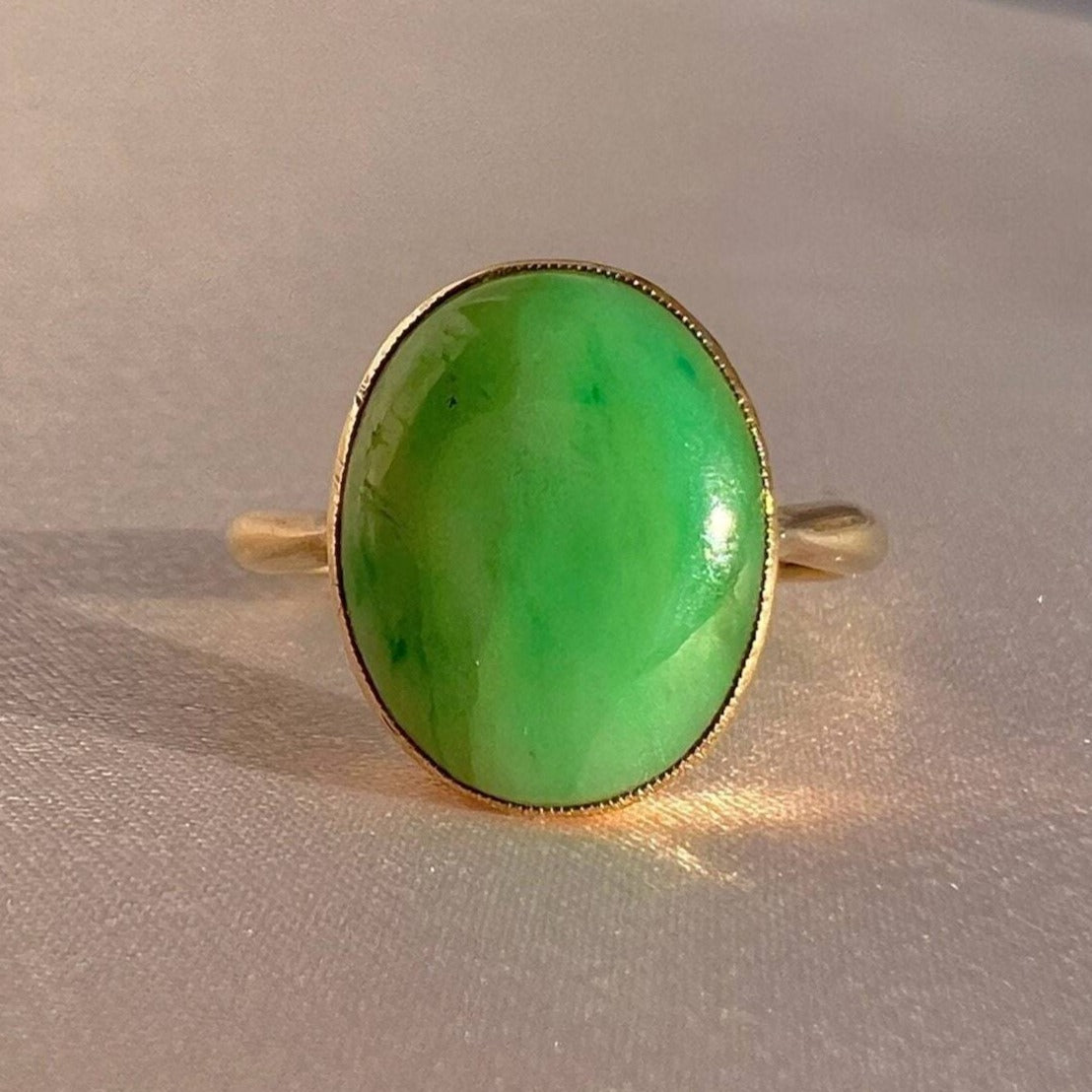 Vintage 9k Jade Cabochon Bezel Ring