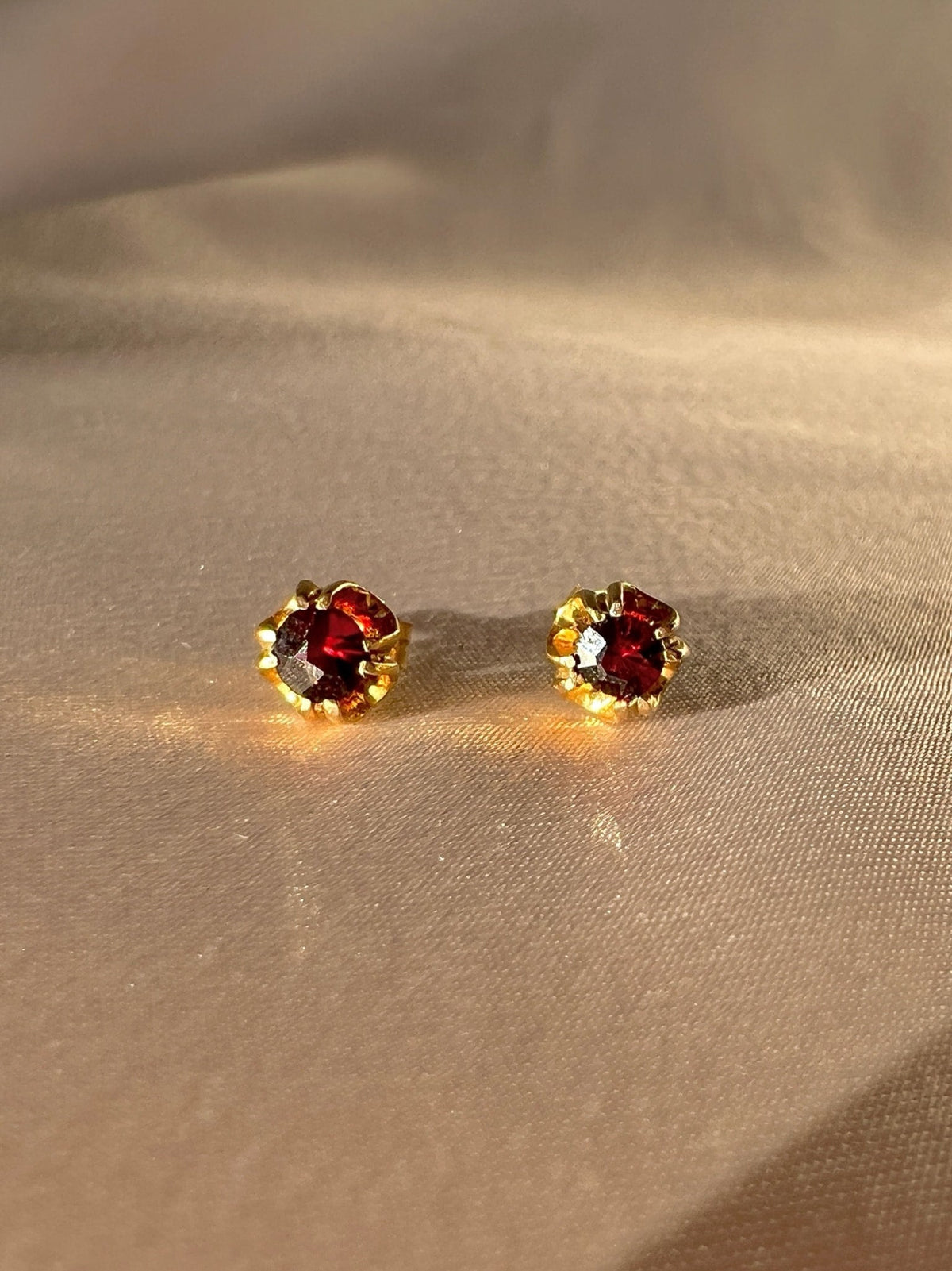 Vintage 9k Garnet Earrings 1981