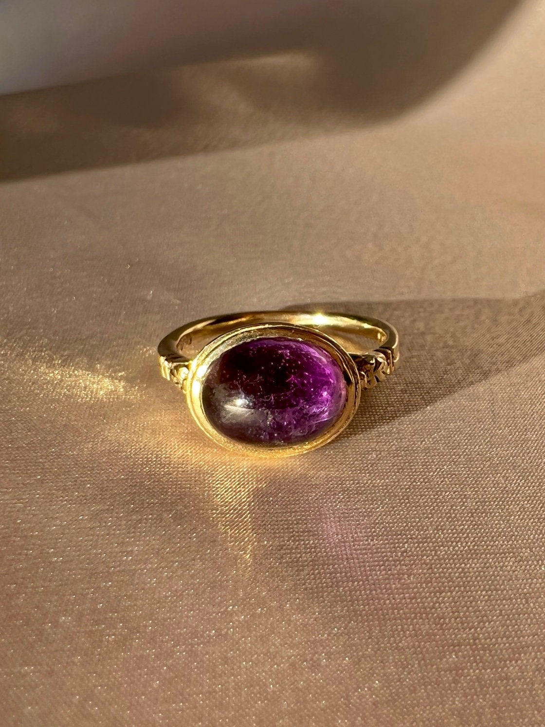 Vintage 9k Amethyst Cabochon Ring 1973