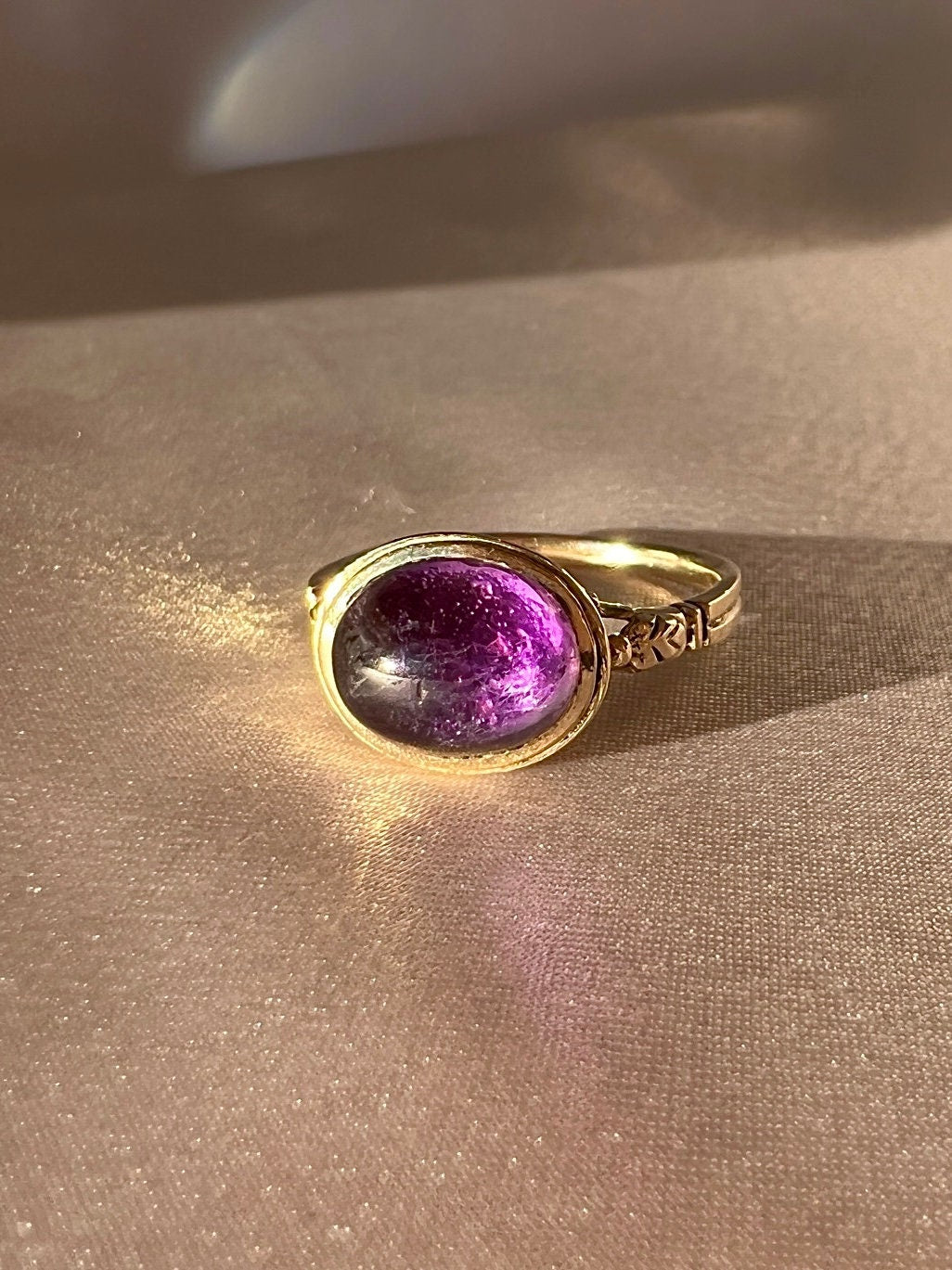 Vintage 9k Amethyst Cabochon Ring 1973